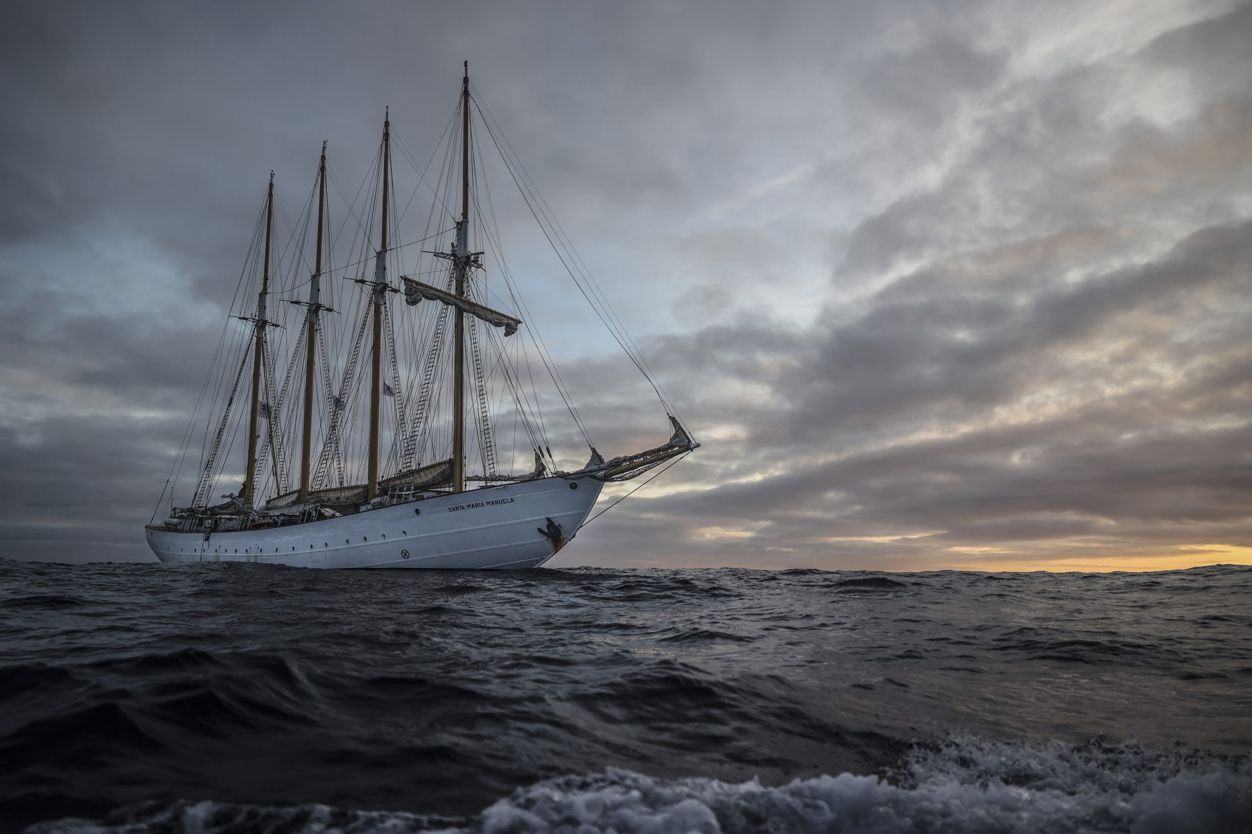 Navio português Santa Maria Manuela encabeça desfile inaugural da Conferência da ONU sobre oceanos