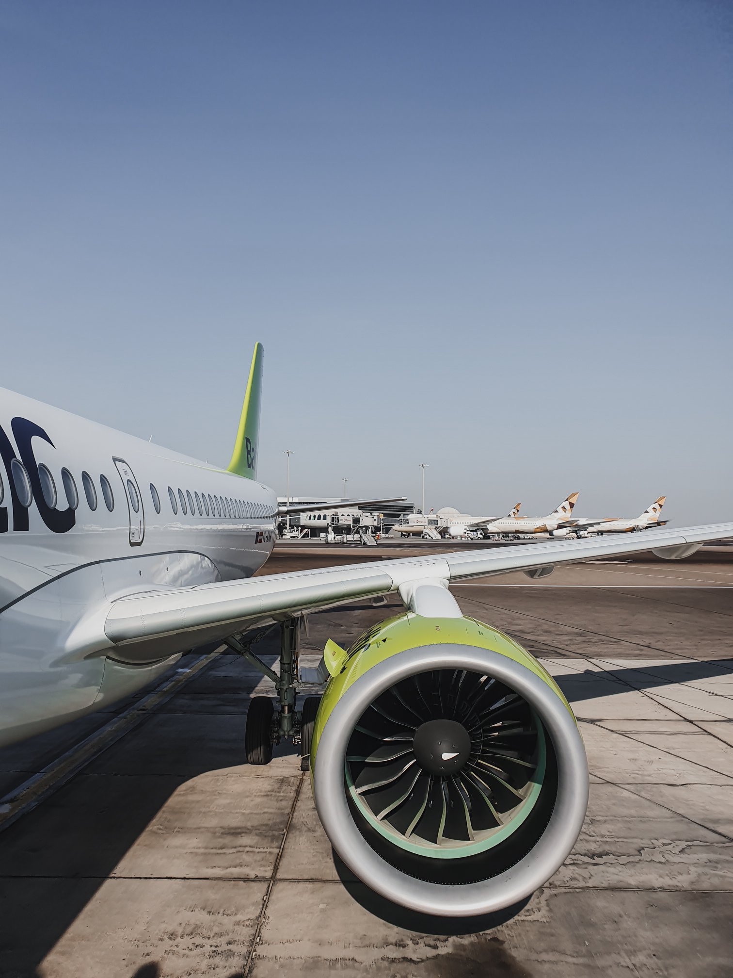 Falha no motor de Airbus A220 da Air Baltic faz voo ser desviado