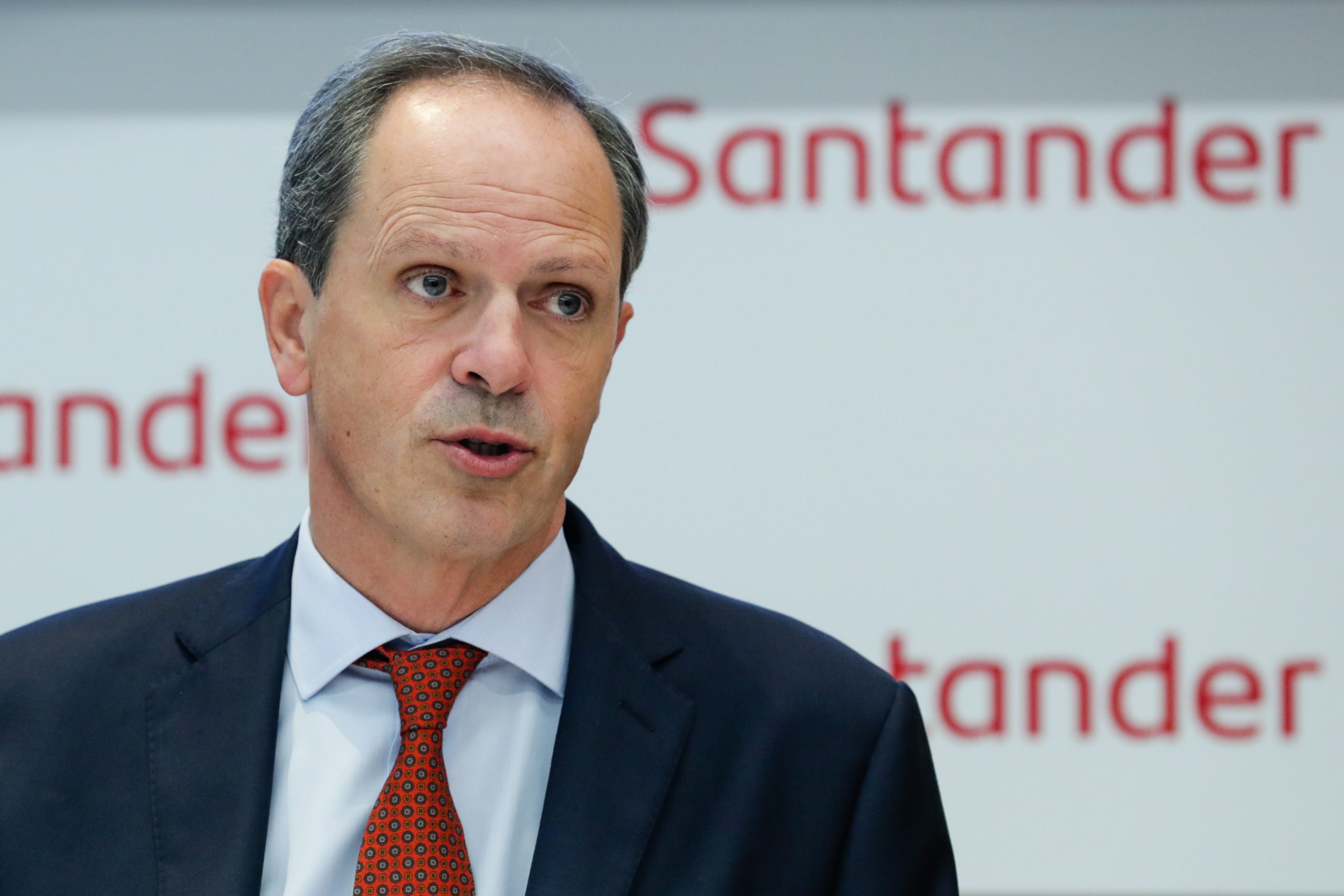 Luanda Leaks: Caso “sem dúvida que não ajuda” à reputação da banca, diz presidente do Santander