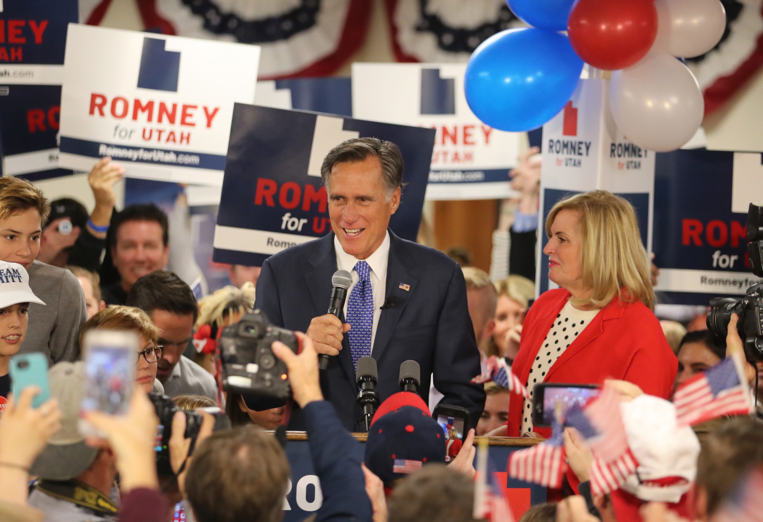 O presidente de uma nação “dividida” e que causa “desânimo” no mundo. Trump nas duras palavras de Mitt Romney