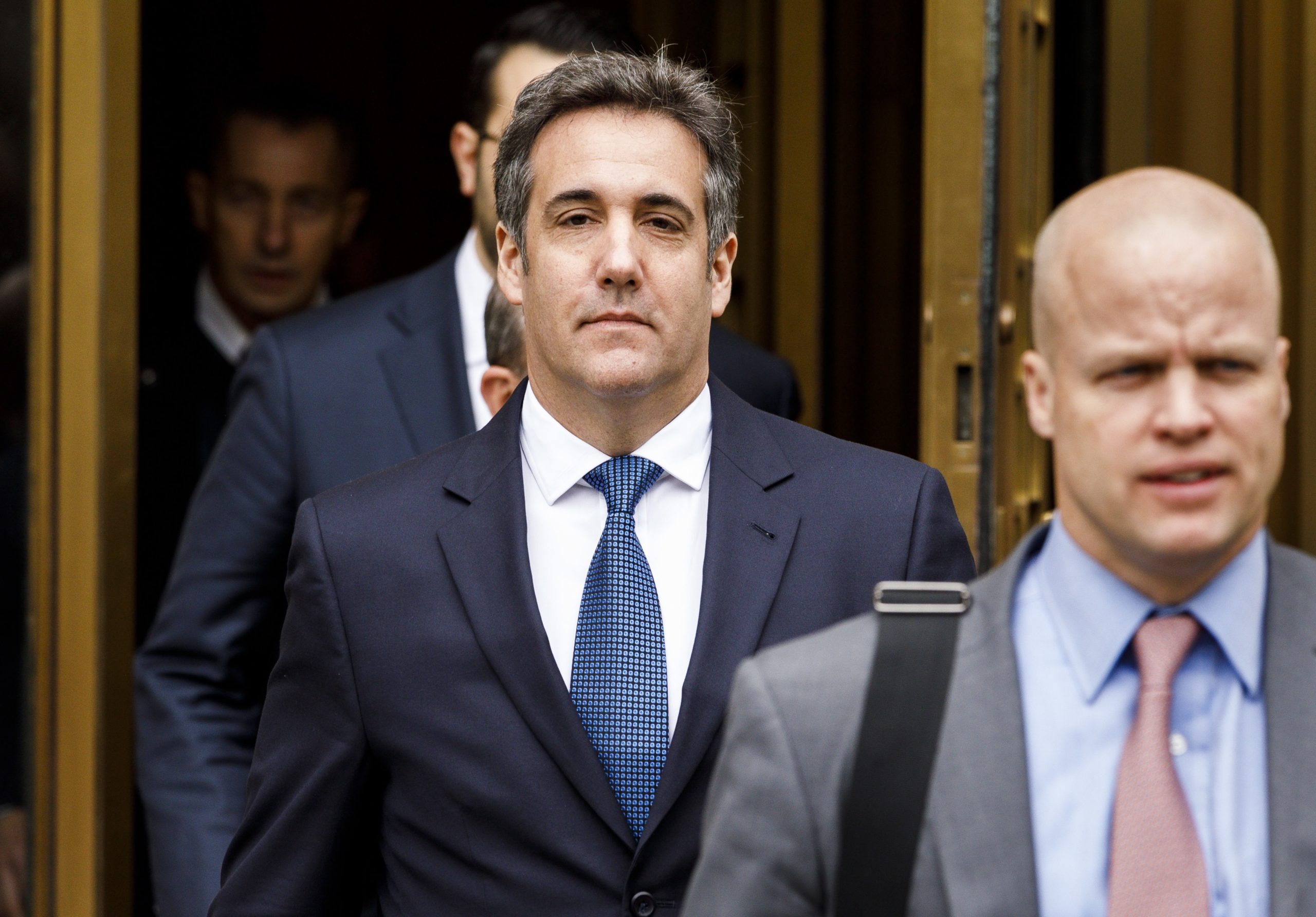 De “eu sou o tipo que levaria uma bala destinada ao presidente” a “em primeiro lugar a família e o país”. O que mudou no discurso do advogado de Trump