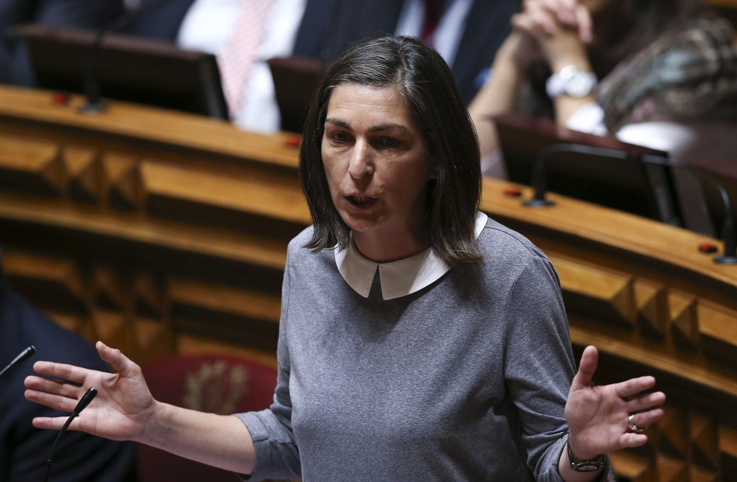 PS exige condenação e retirada de apoio político a Djisselbloem