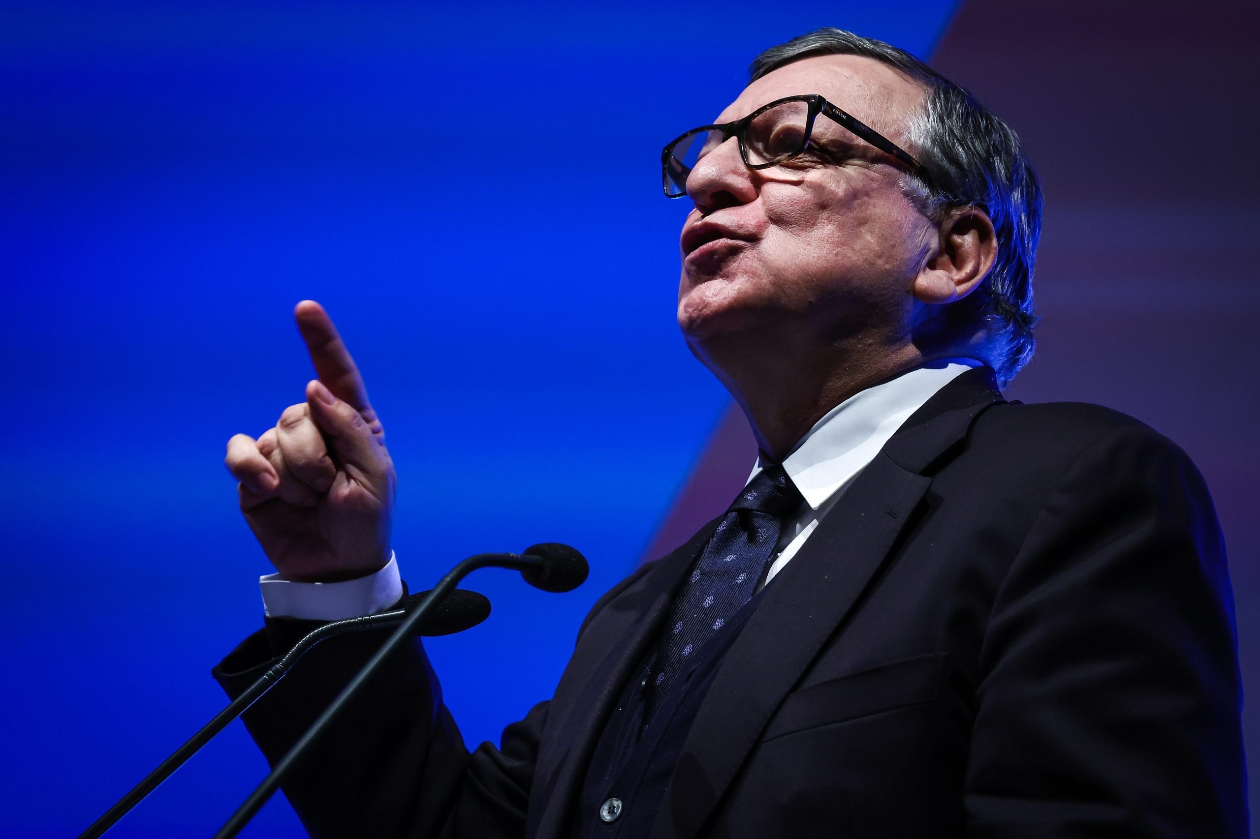 Aula Aberta sobre política externa europeia junta Durão Barroso e João Vale de Almeida em Lisboa