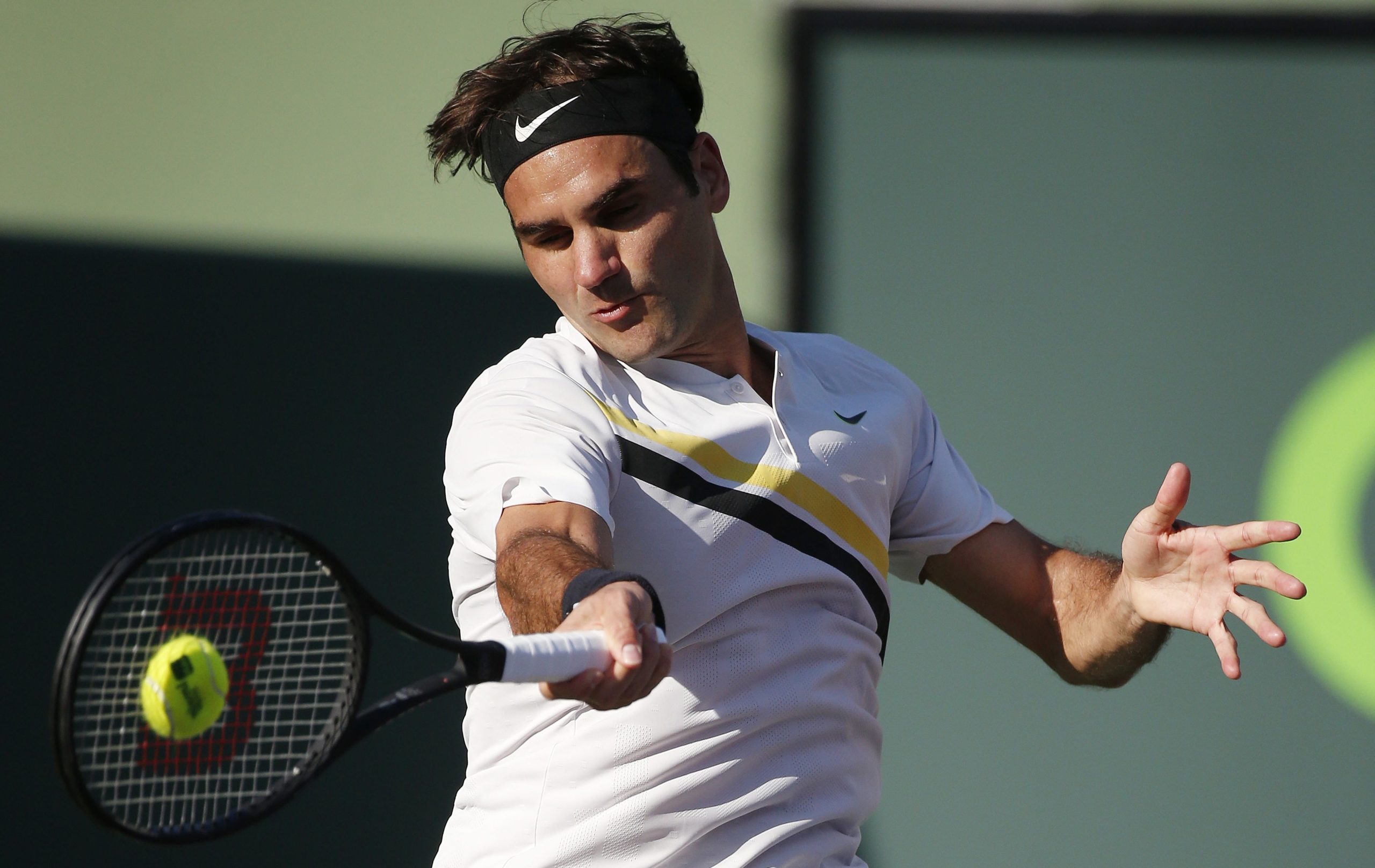 Federer coroa regresso ao primeiro lugar do ‘ranking’ com triunfo em Estugarda