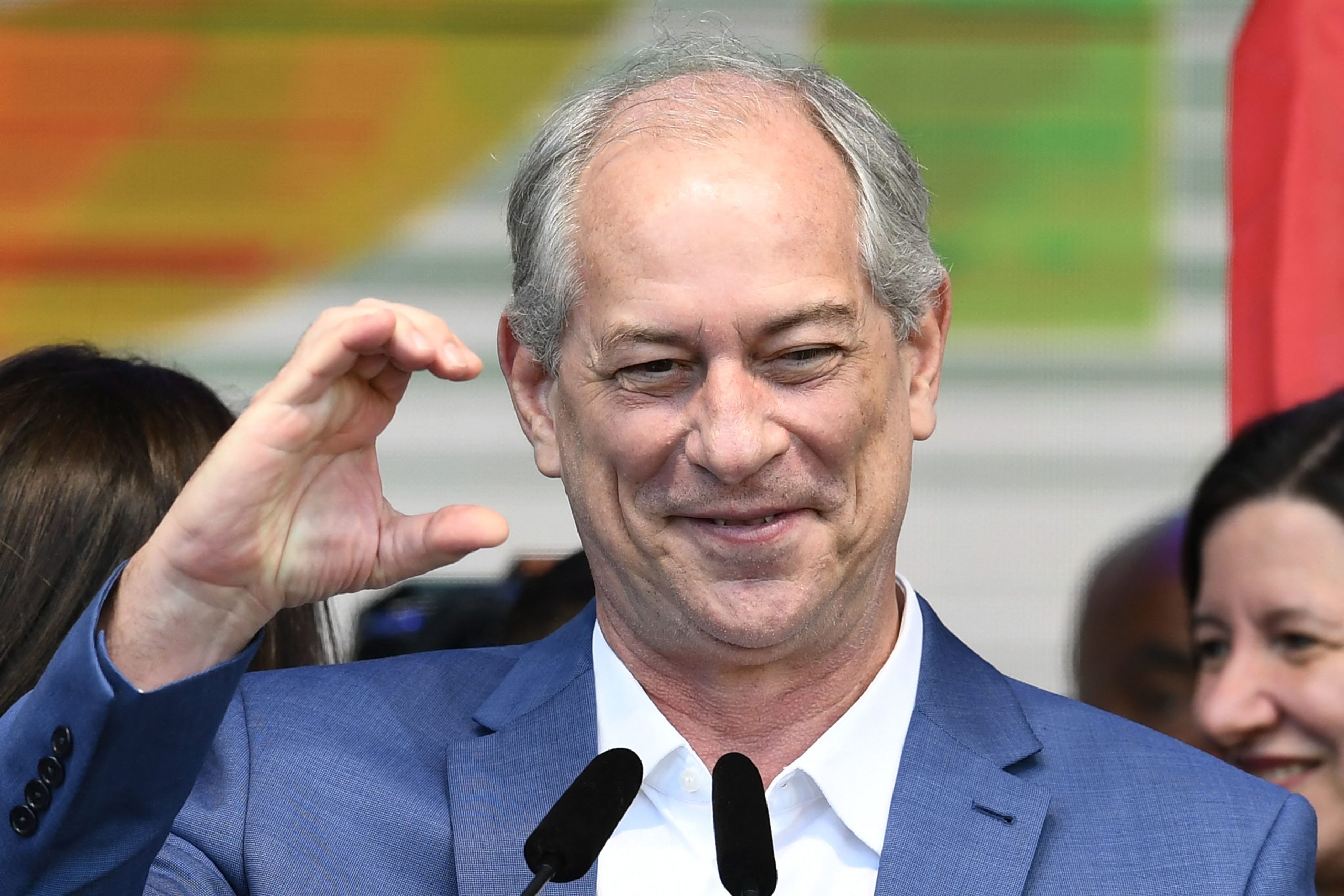 O que pretende Ciro Gomes, atrapalhar o presente ou apostar no futuro?
