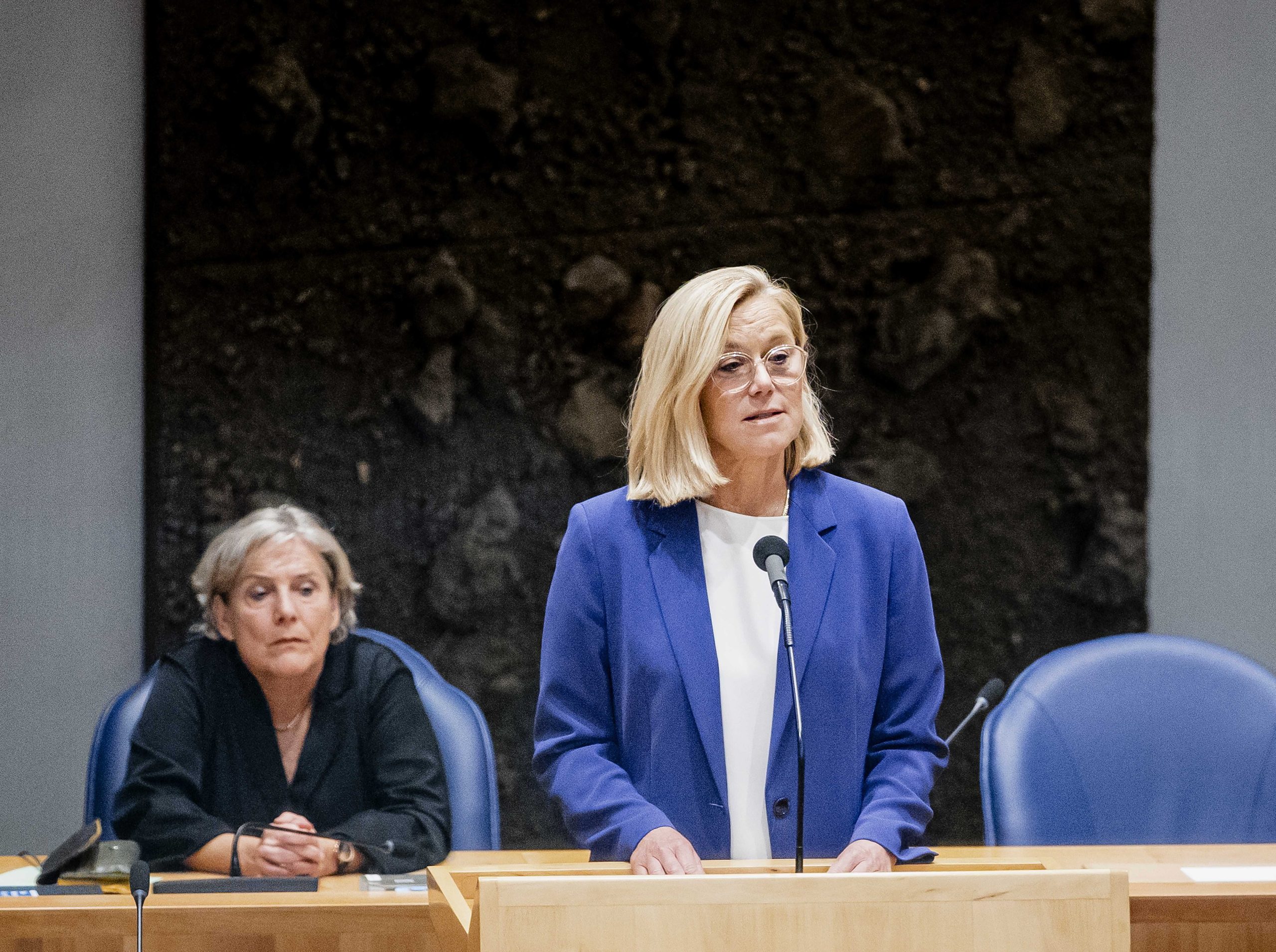 Ministra dos Negócios Estrangeiros holandesa demite-se devido a gestão da retirada de civis do Afeganistão