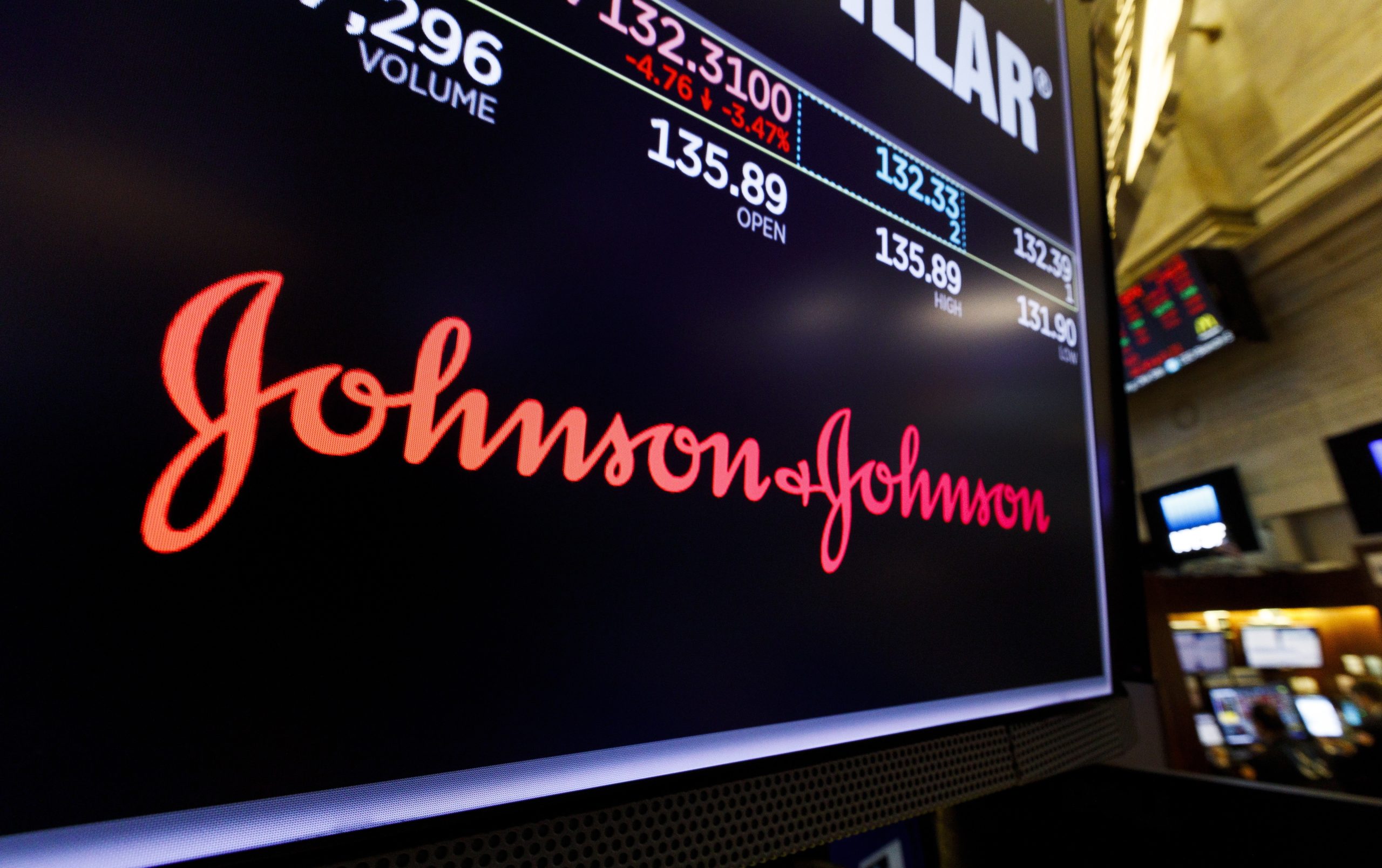Johnson & Johnson condenada a multa de 572 milhões de dólares por crise com opiáceos