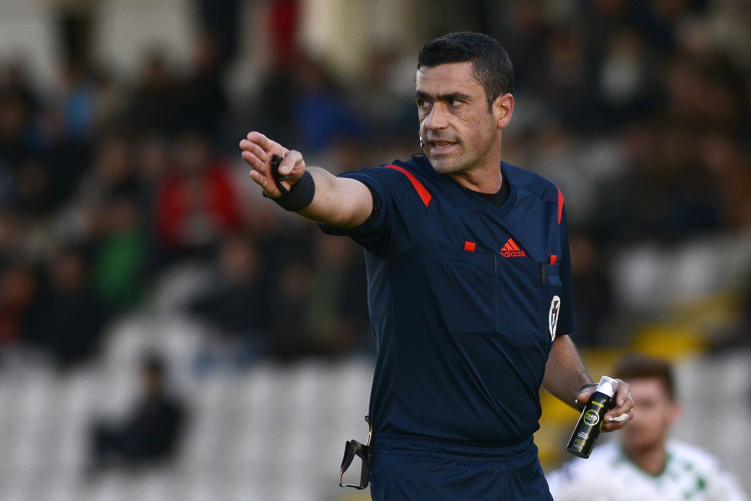 Árbitro Nuno Almeida no FC Porto-Desportivo das Aves. Bruno Esteves no Sporting-Paços de Ferreira