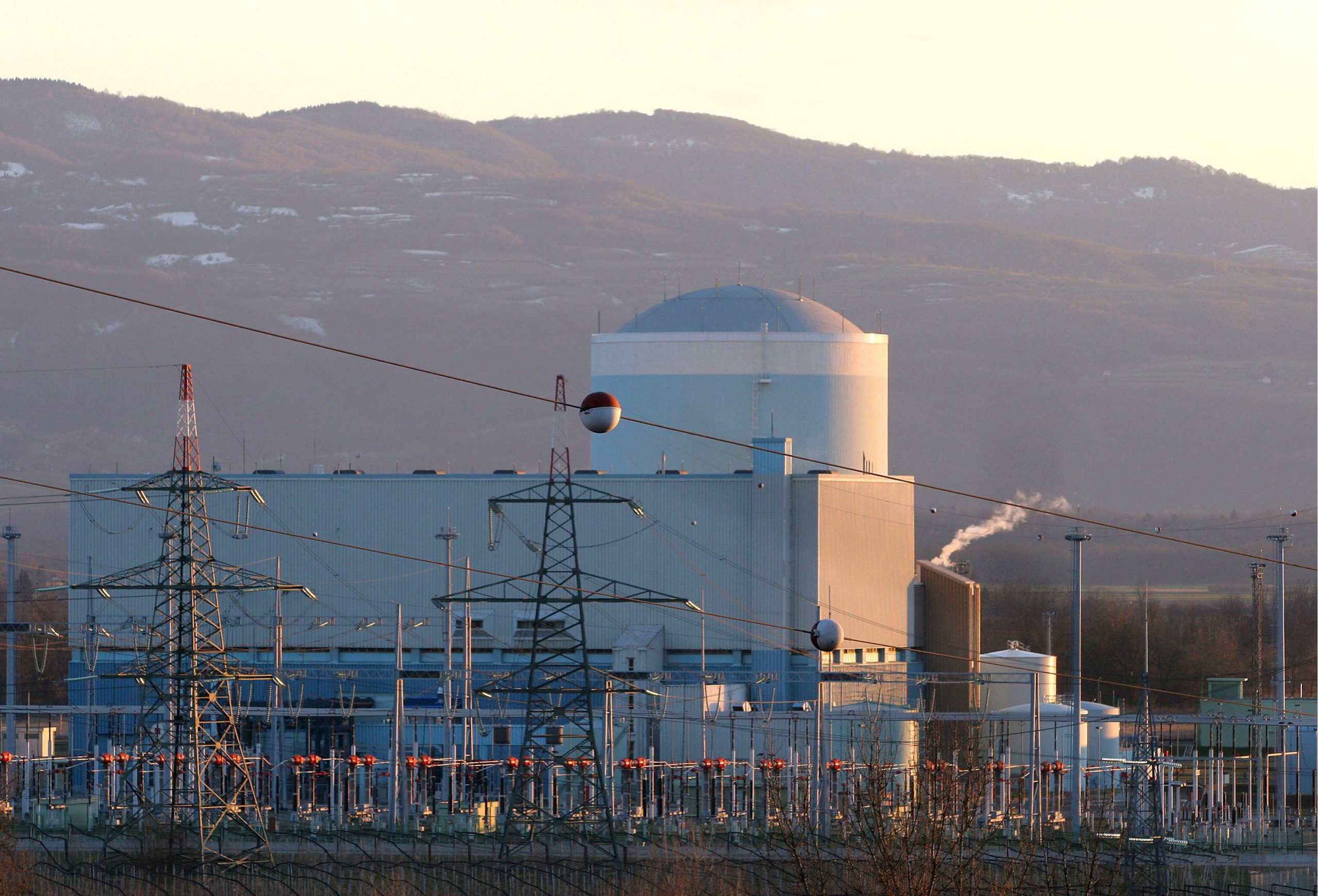 Eslovénia: Central nuclear para automaticamente devido a falha na refrigeração
