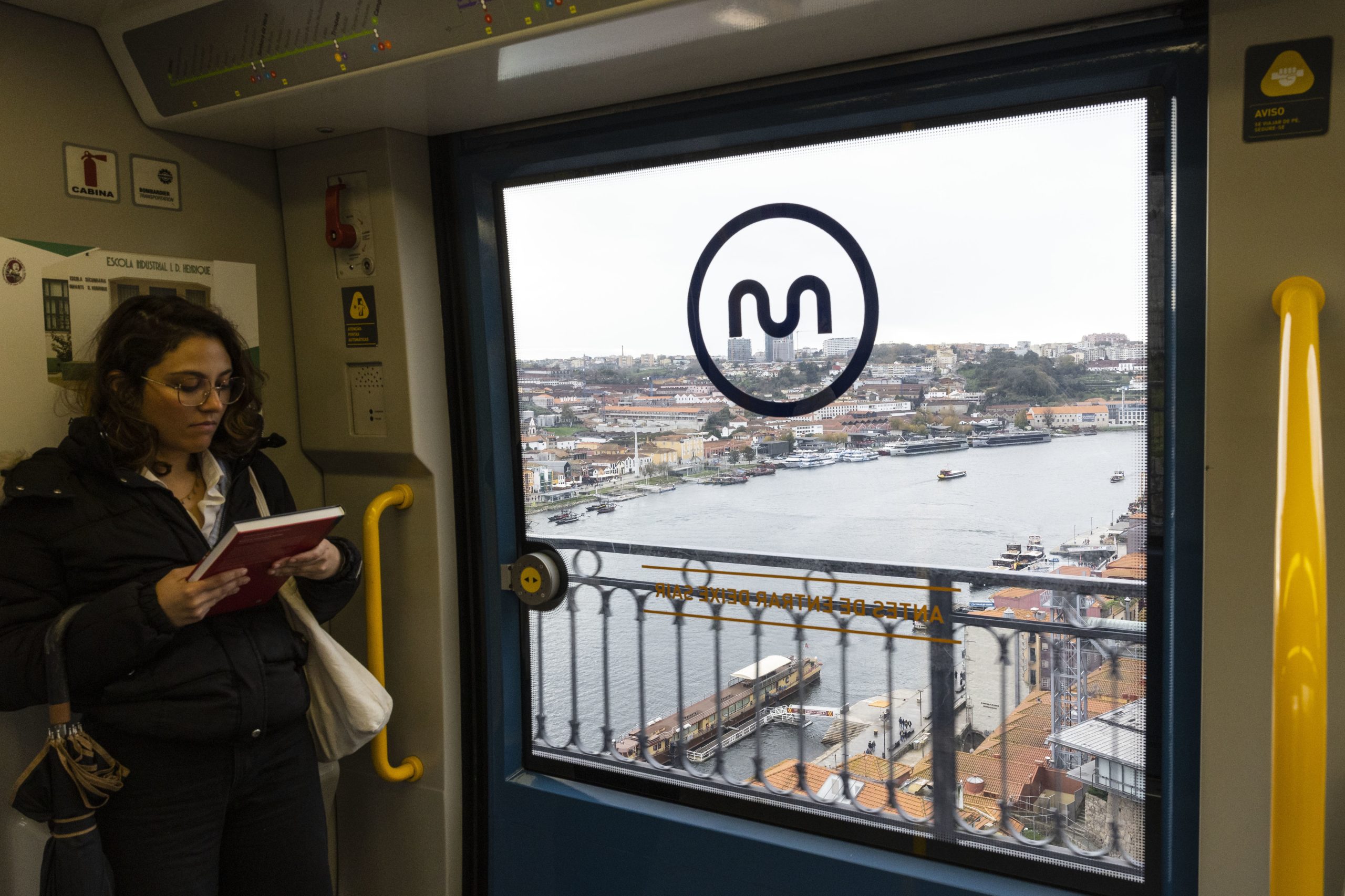 Metro do Porto pretende investir 72,6 milhões de euros em 32 veículos de condução automática