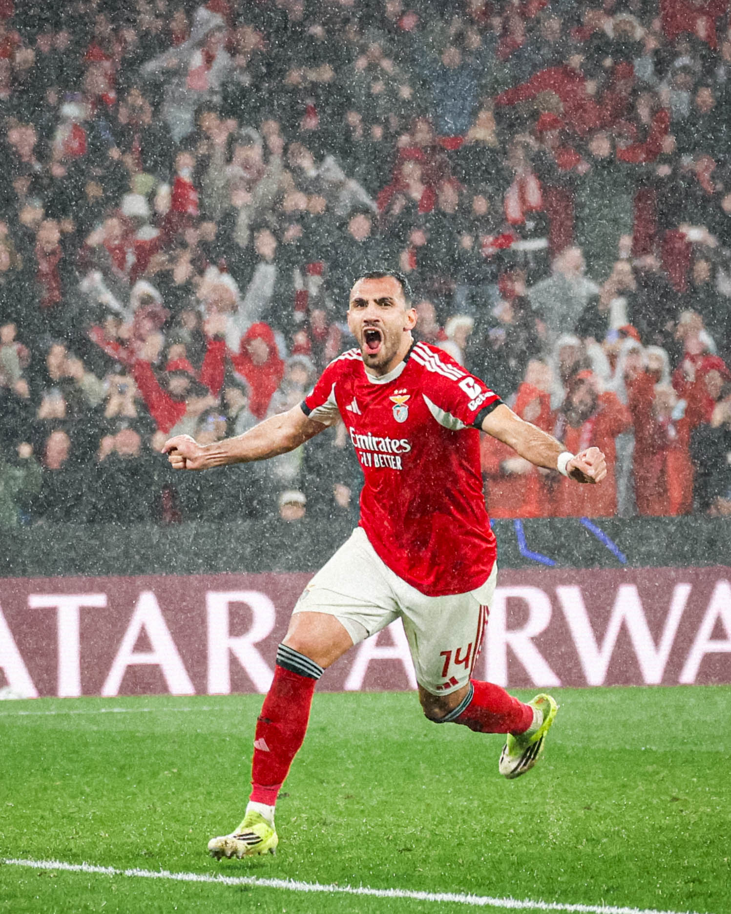 Aos 98 minutos, cabeçada de Trubin leva Benfica em frente na Champions League