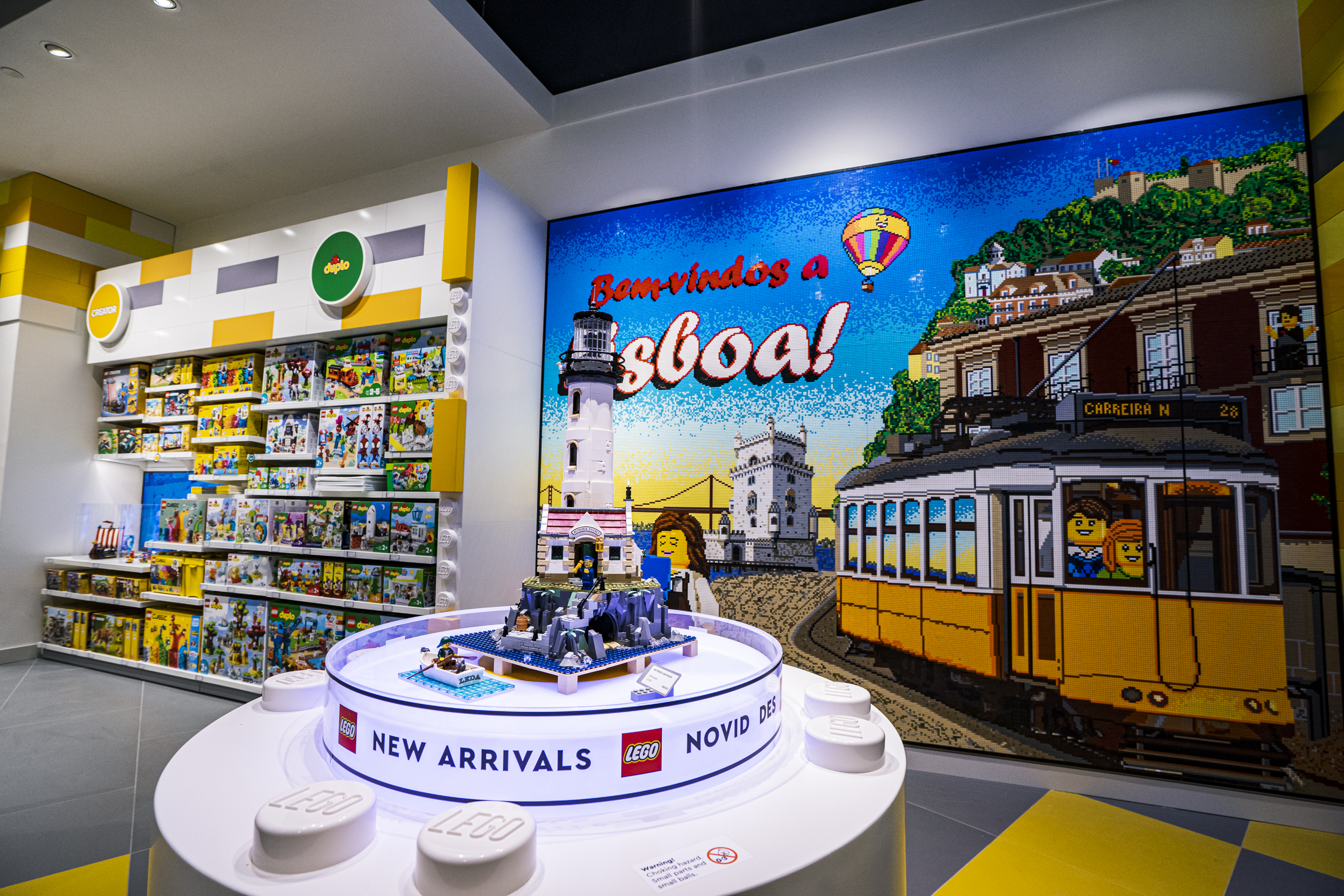 Fã de LEGO? Já abriu uma loja certificada em Lisboa (a maior da Europa Ocidental)