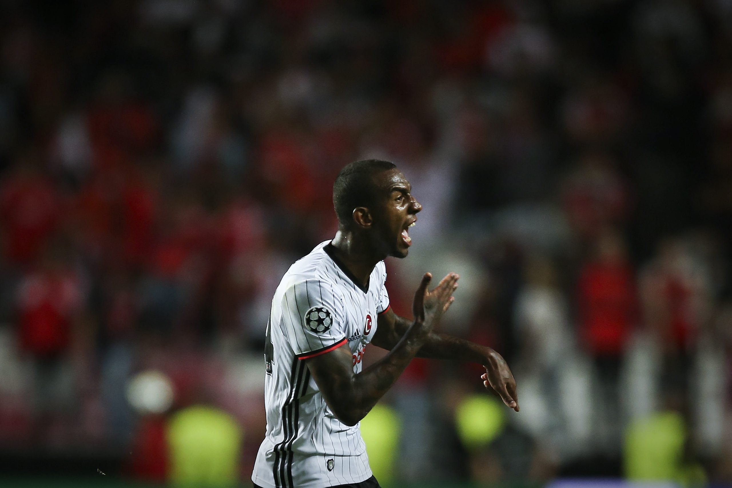 Benfica anuncia venda definitiva de Talisca para chineses do Guangzhou Evergrande