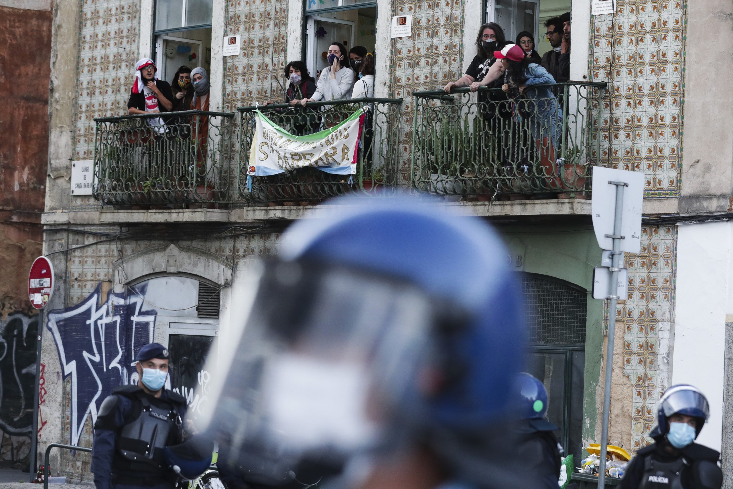 Vereador do PSD em Lisboa pede esclarecimentos a Medina sobre ocupação ilegal do centro de apoio, em Arroios
