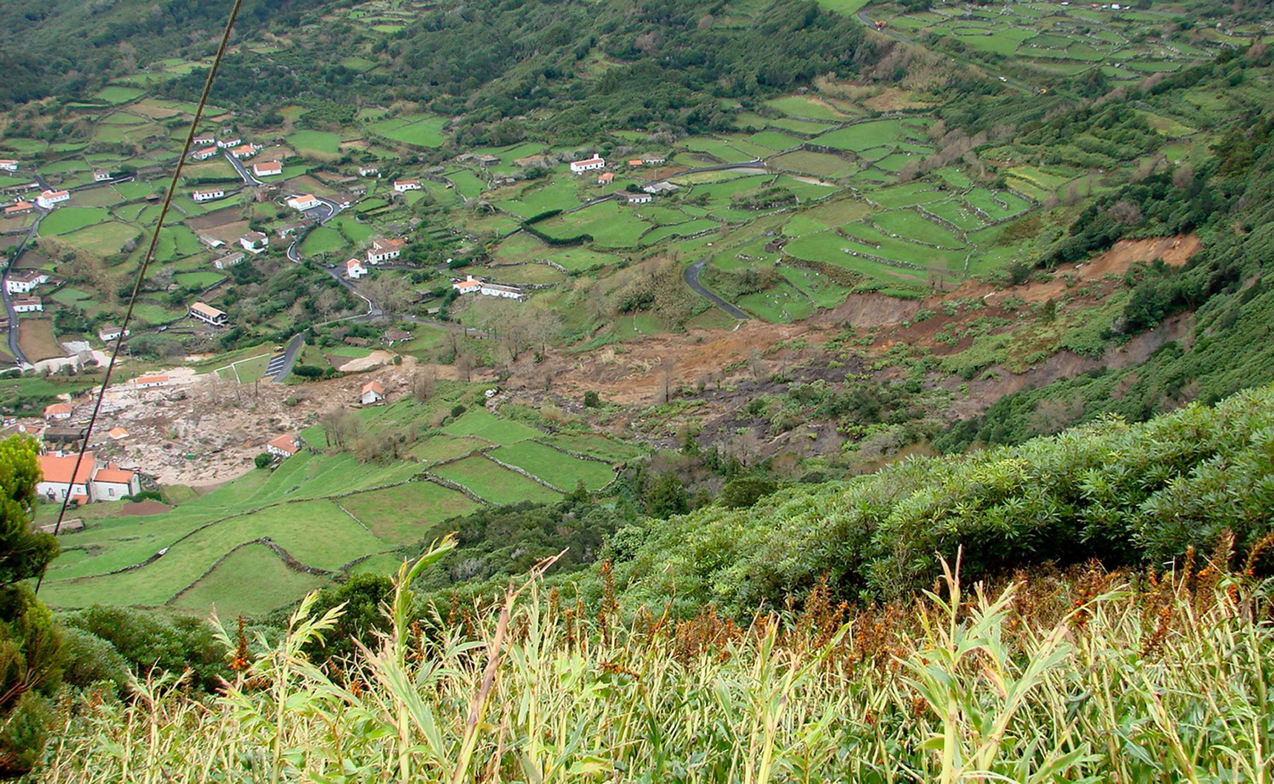 Restabelecido acesso às duas freguesias das Flores isoladas após derrocada