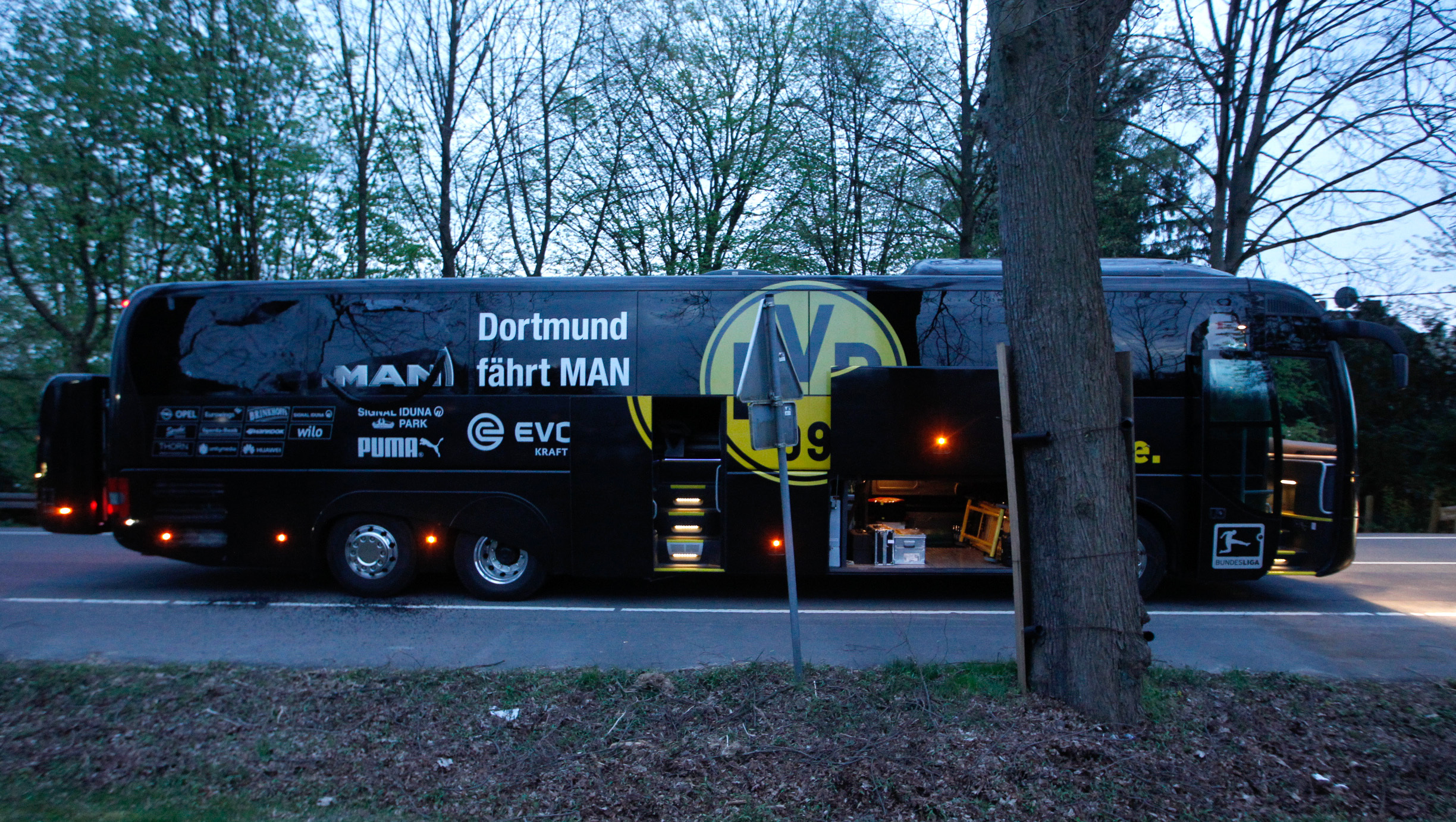 Polícia ficou ferido nas explosões junto ao autocarro do Borussia Dortmund