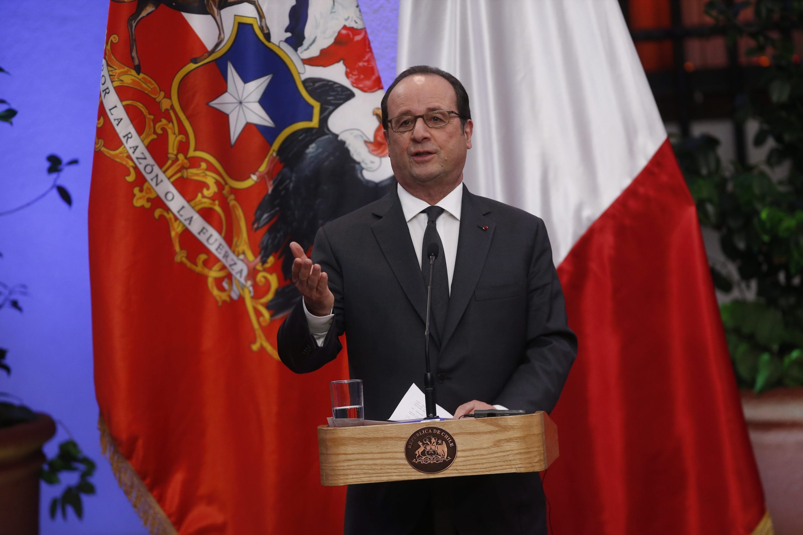Presidente francês avisa que protecionismo económico é a “pior das respostas”