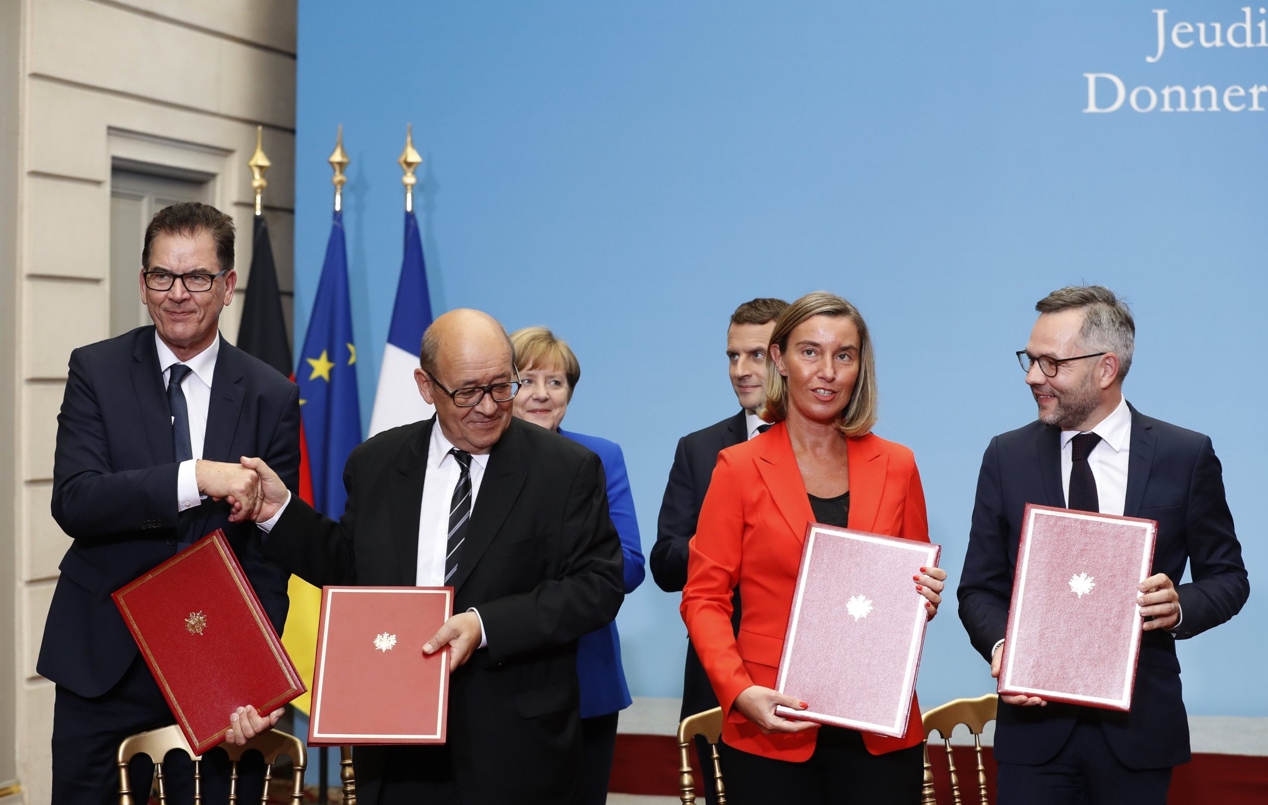 França pede esforços aos países árabes para ultrapassar crise diplomática com o Qatar