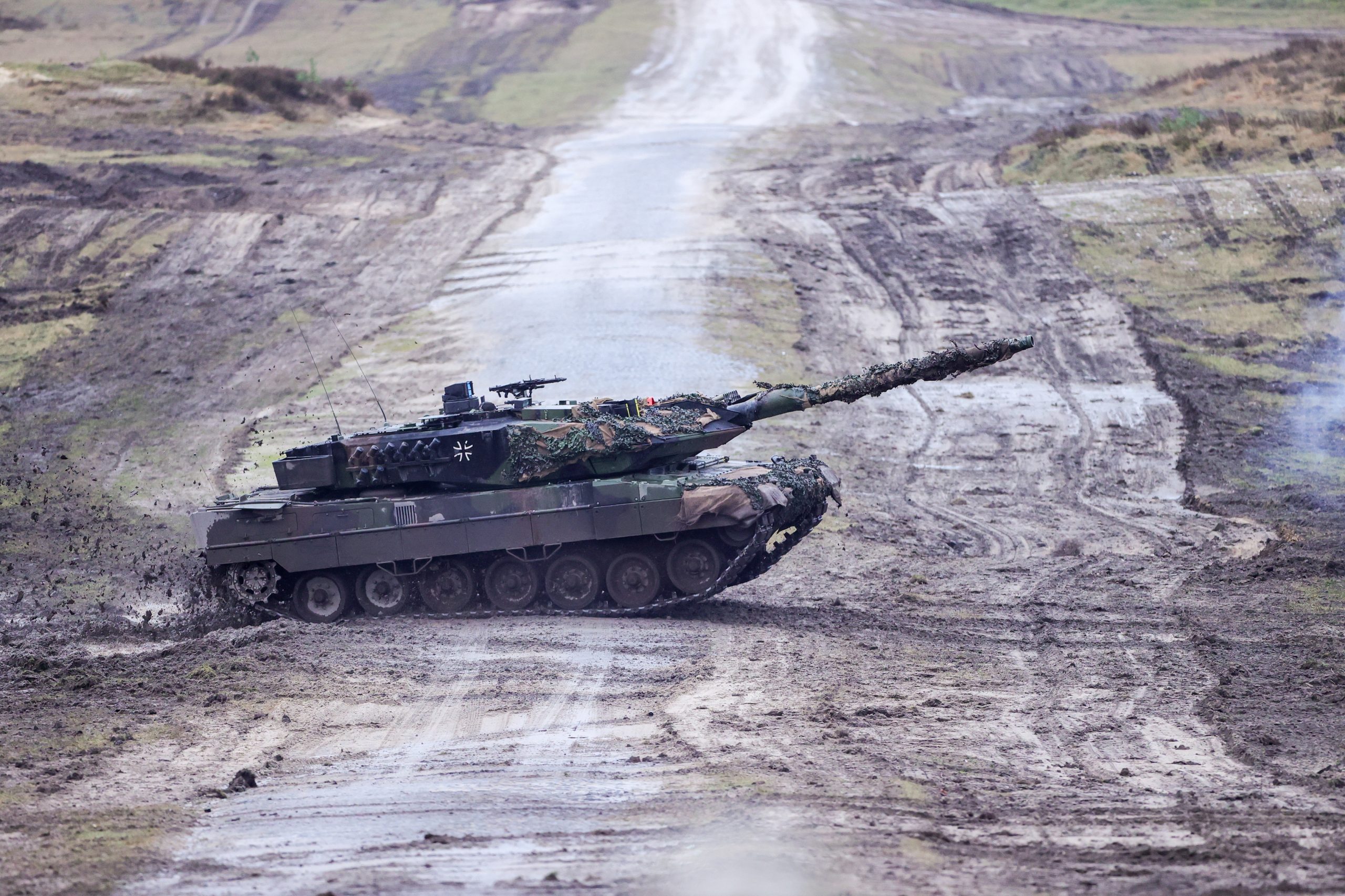 Carros de combate Leopard 2 oferecidos pela Noruega chegaram à Ucrânia