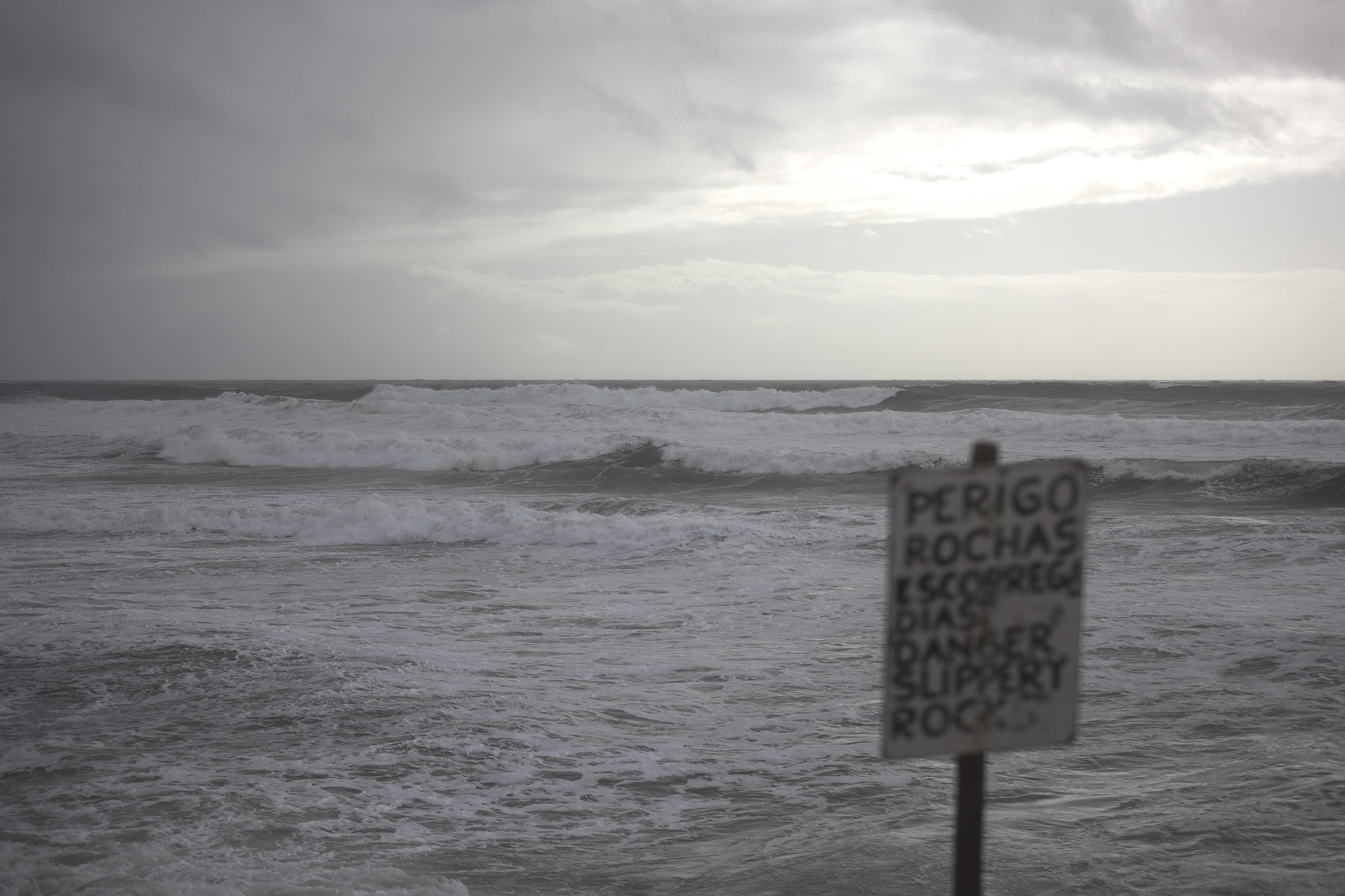 Já se pode ir à praia? Mar ainda está “alterado” e há risco para os banhistas