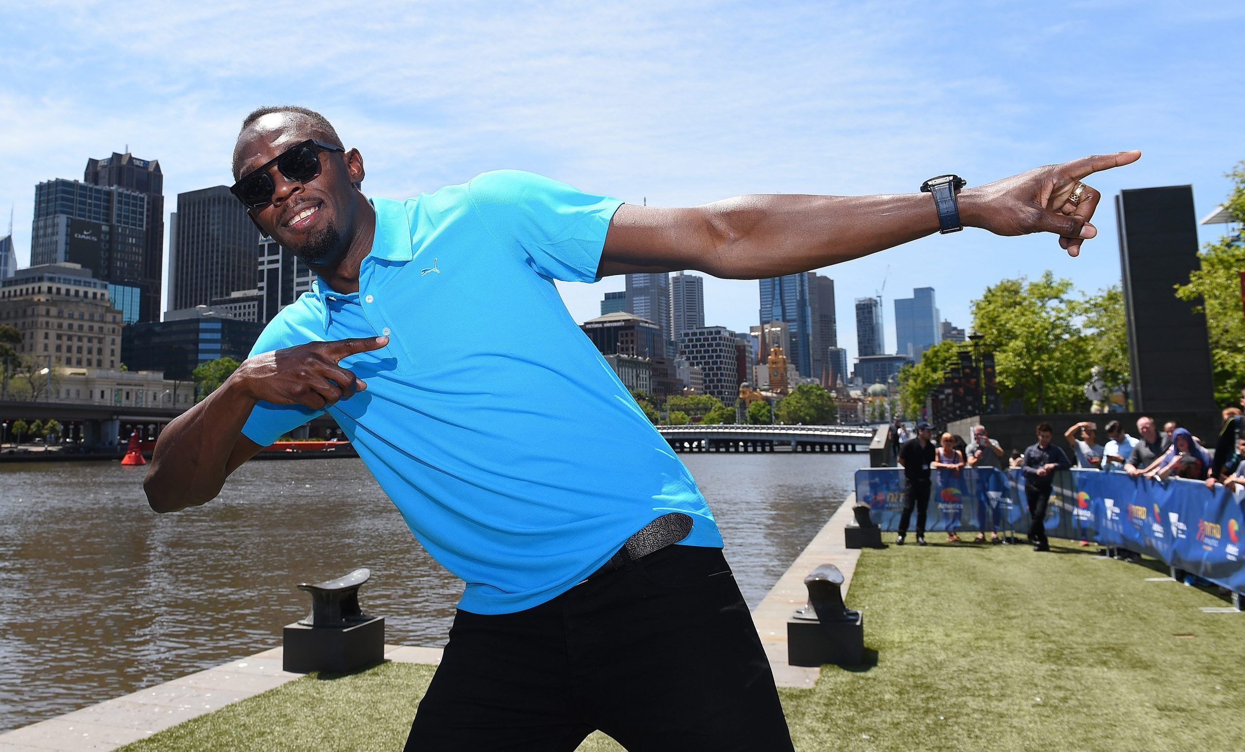 Mo Farah defronta Usain Bolt em jogo solidário de futebol em Old Trafford