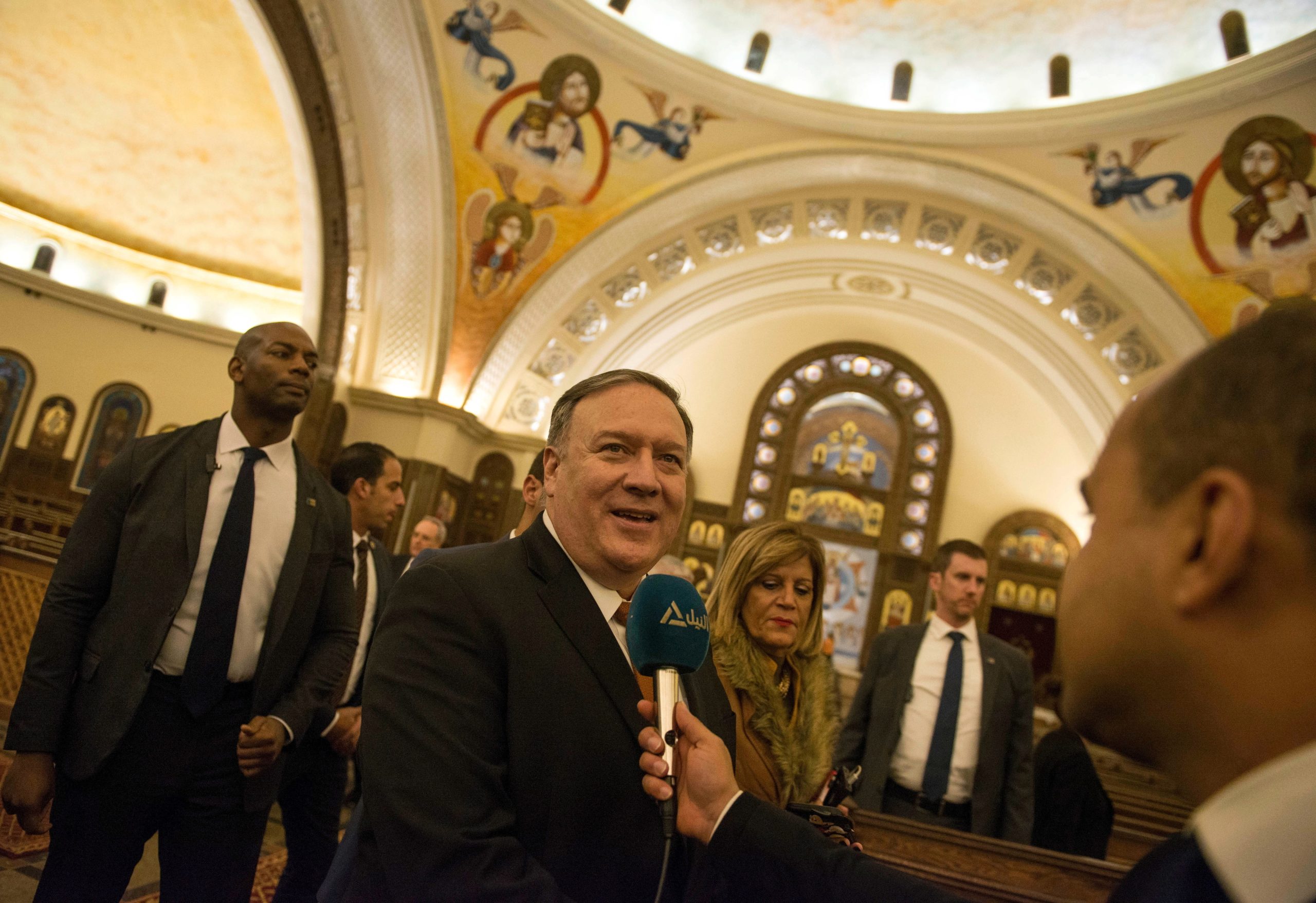 Pompeo anuncia medidas contra “regime corrupto” de Maduro na Venezuela