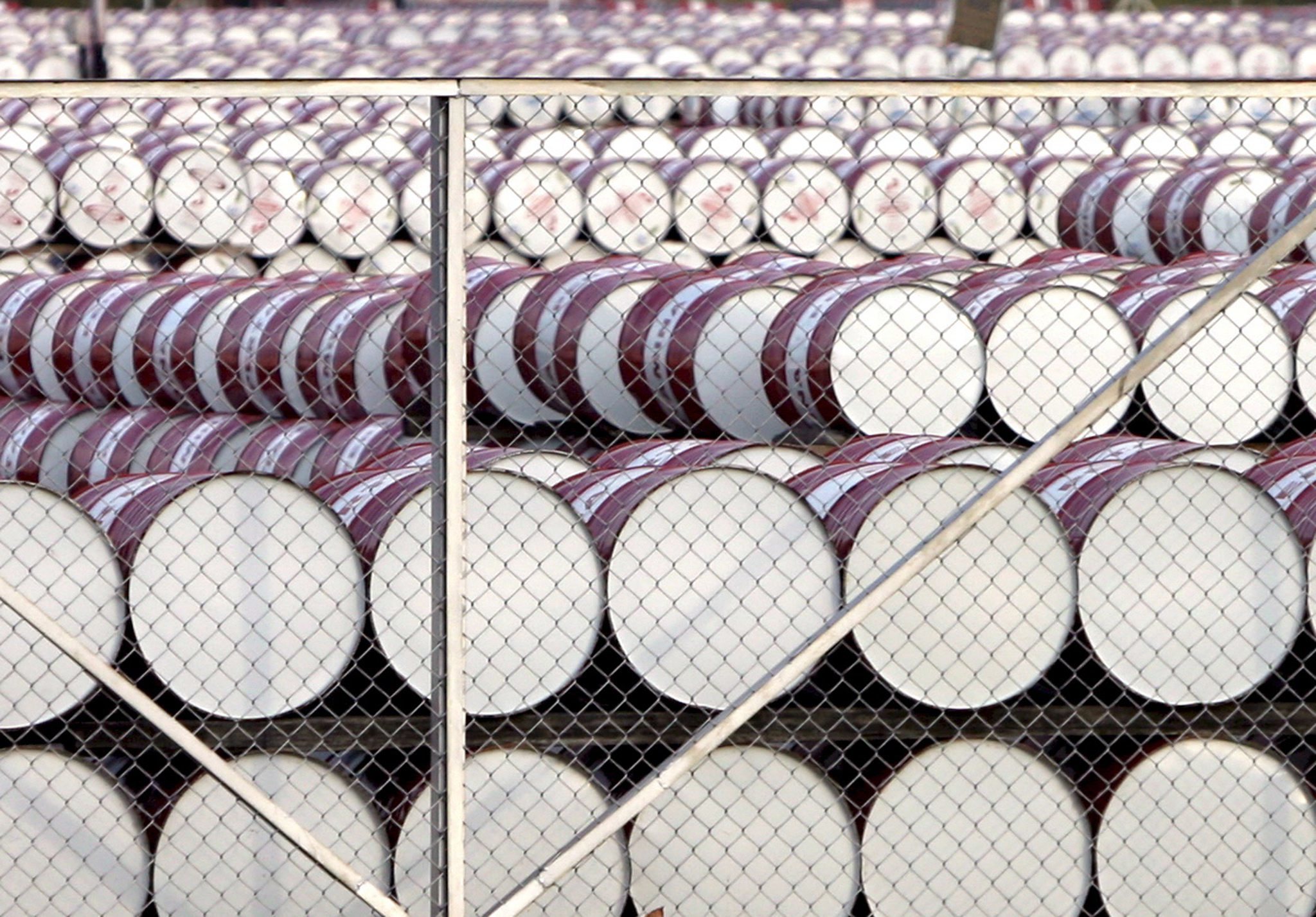 Preço do petróleo dispara para 126 dólares por barril