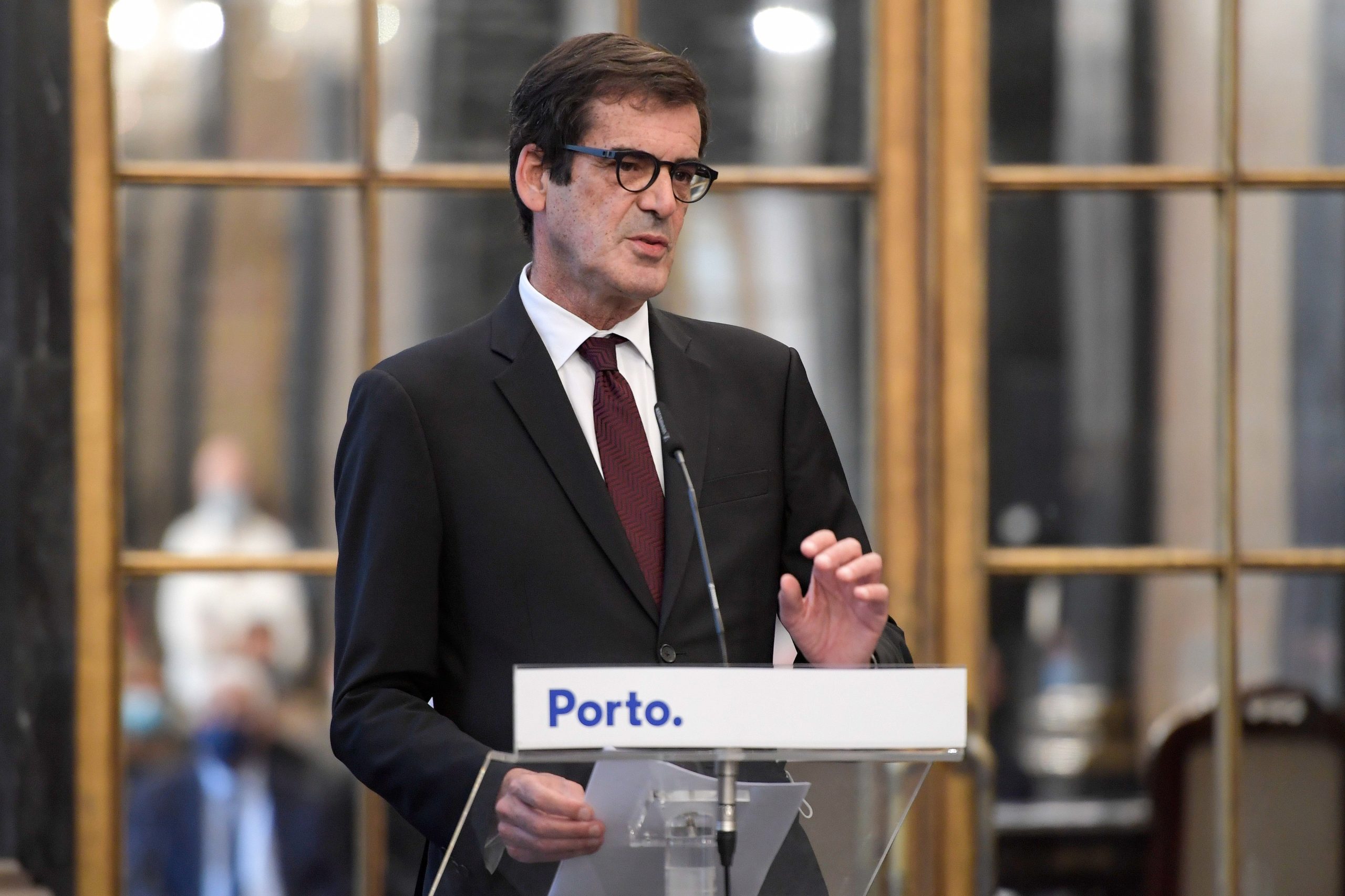 Rui Moreira só se pronuncia sobre refinaria da Galp depois de falar com autarca de Matosinhos