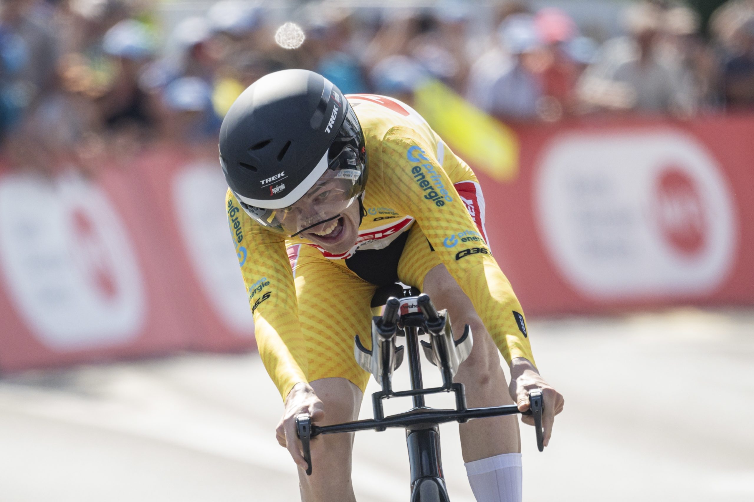 Ayuso vence contrarrelógio mas Skjelmose segura triunfo final na Volta à Suíça