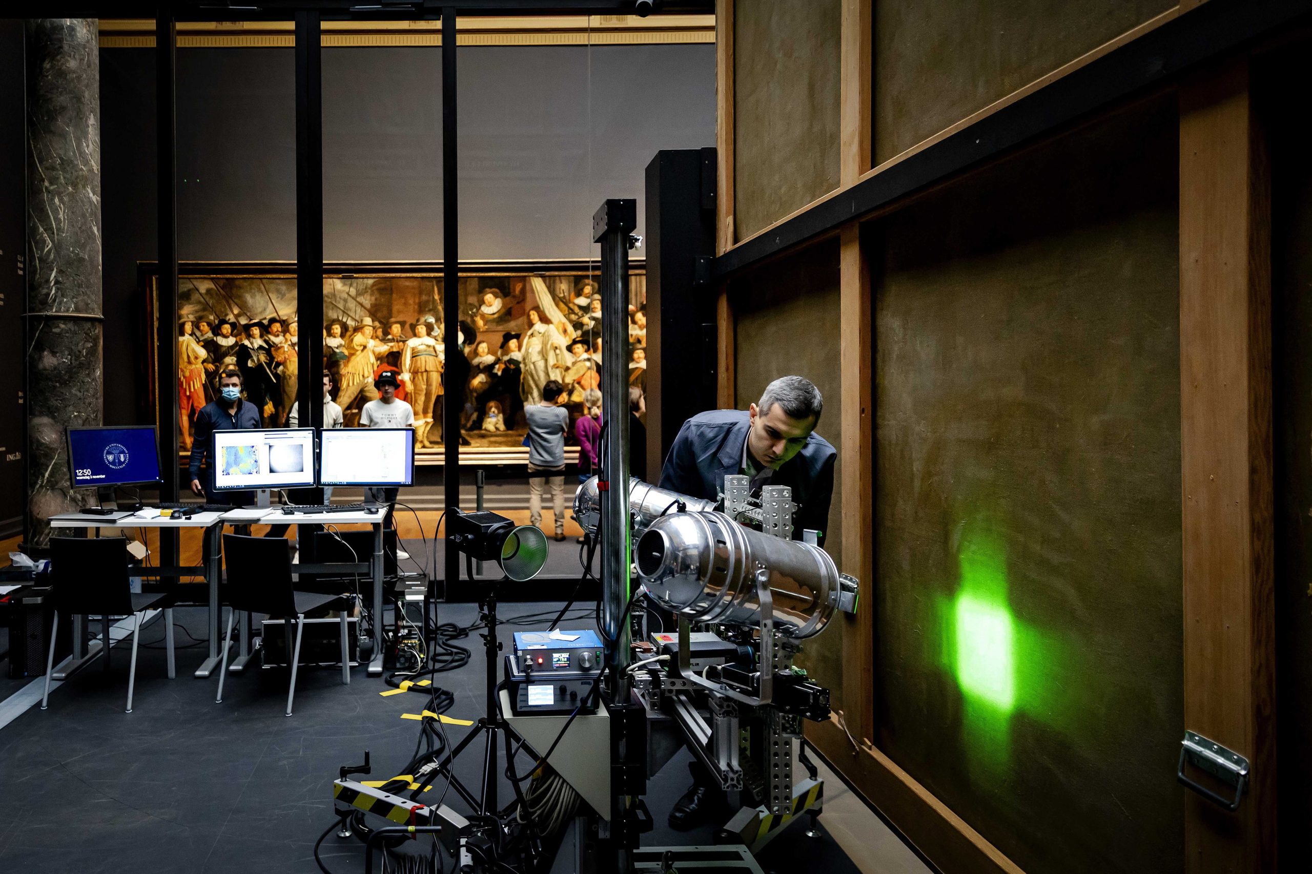 Restauro da “Ronda da Noite” de Rembrandt leva a maior e mais precisa foto de obra de arte