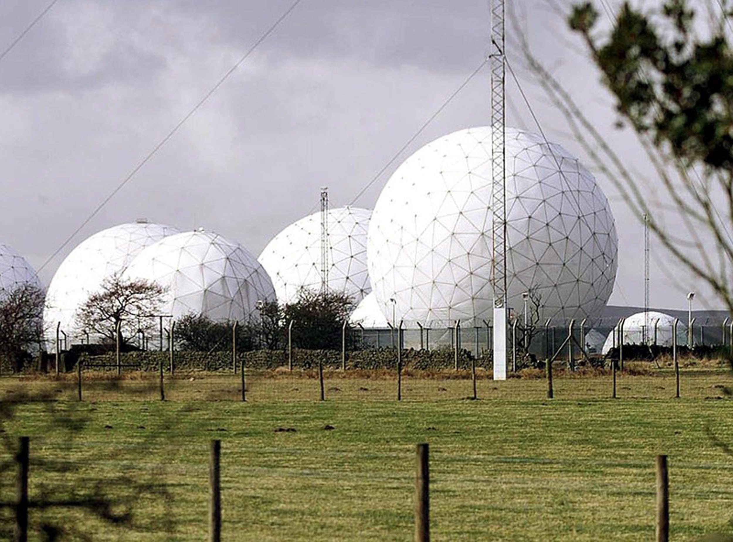 Britânicos alertaram em 2015 para contactos entre espiões russos e equipa Trump
