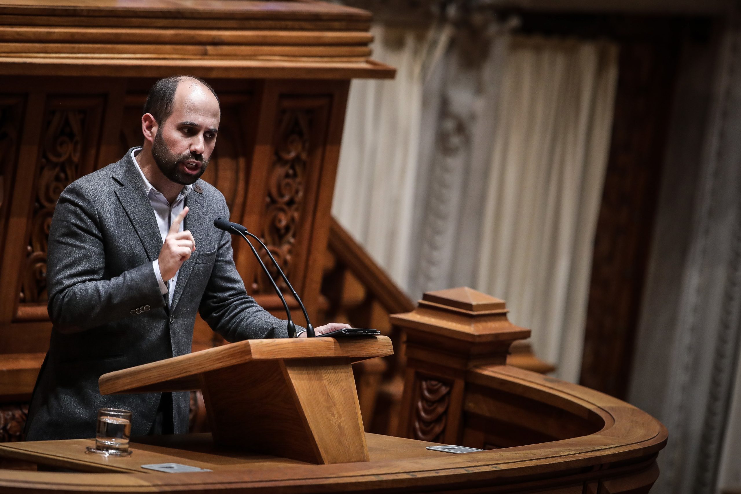 Um “erro”, uma ação “precipitada” e uma “querela política com o Parlamento”. Partidos reagem ao envio dos diplomas dos apoios sociais para o Tribunal Constitucional