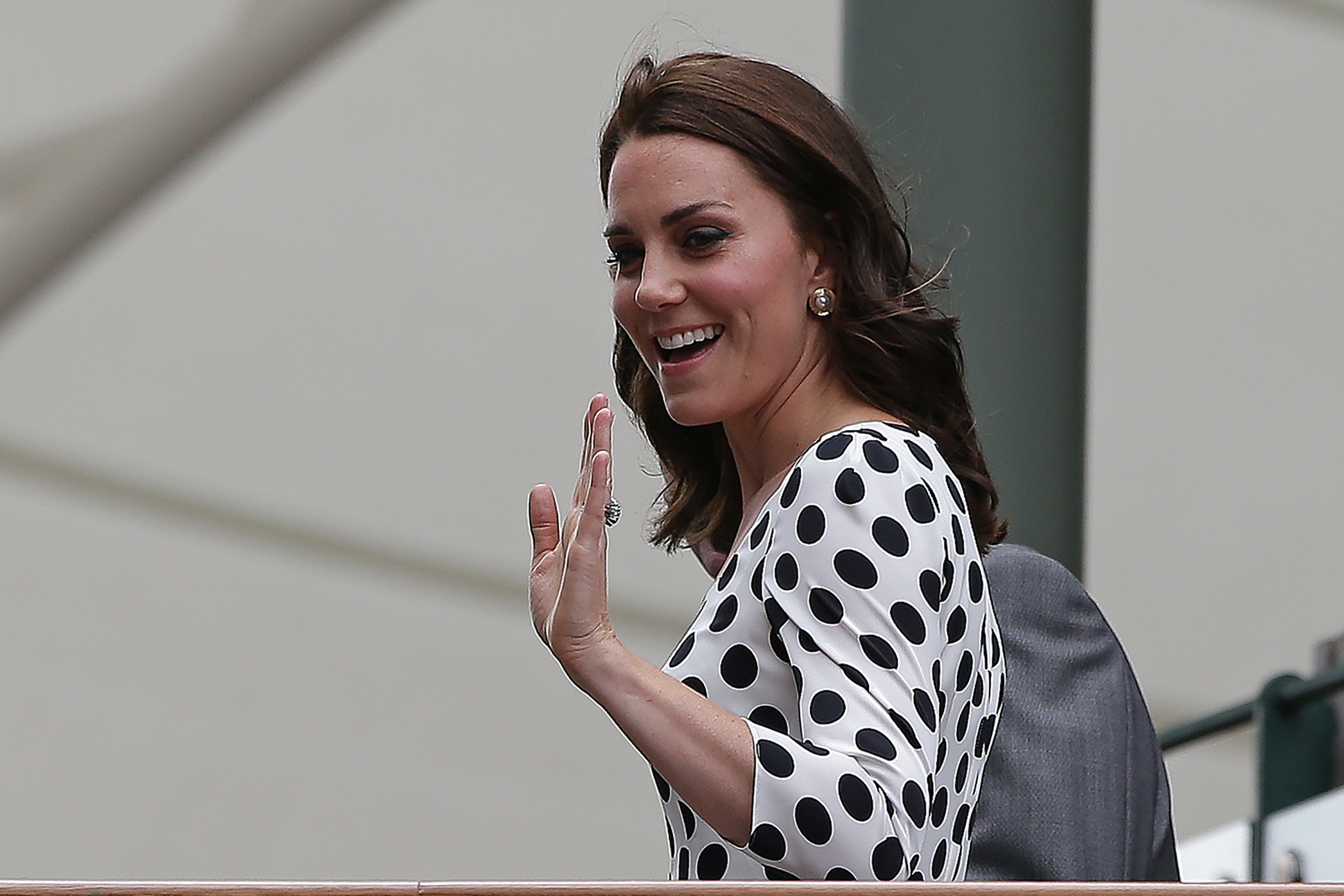 Revista paga indemnização de 100 mil euros por fotos de Kate Middleton em topless