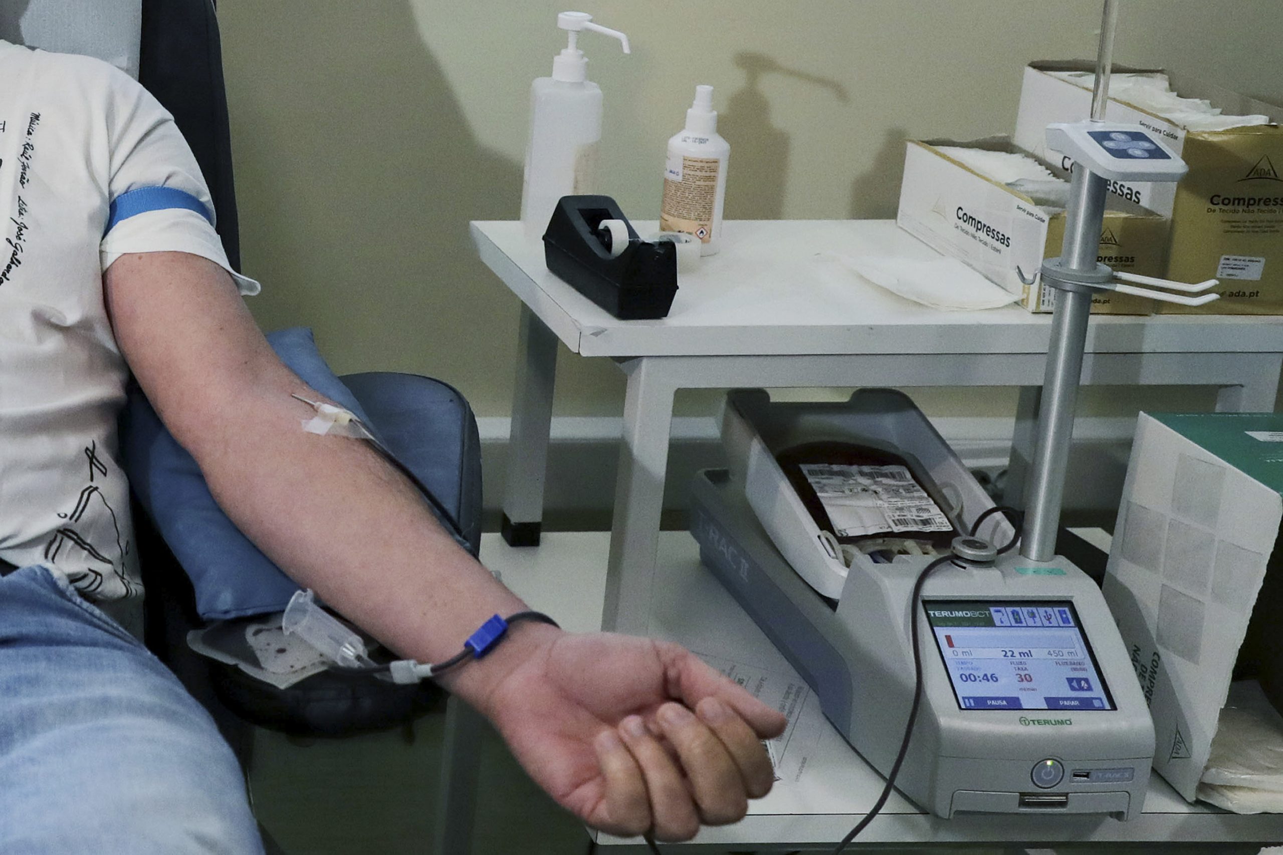 Instituto do Sangue arquiva processos por alegada discriminação na doação de sangue por homossexuais