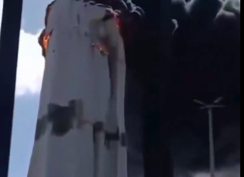 Estátua gigante de Nossa Senhora de Fátima consumida pelo fogo em Natal