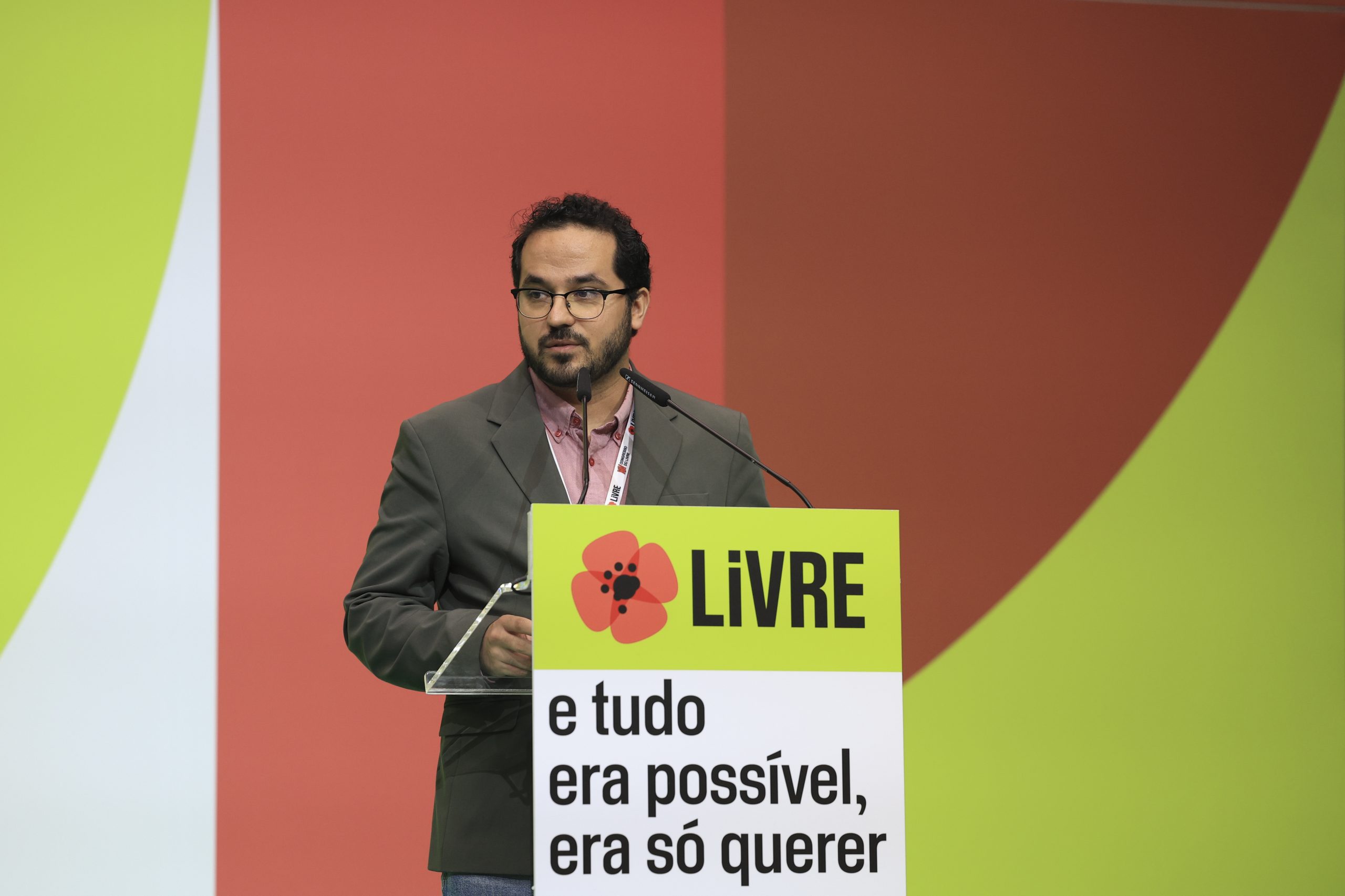 Paulo Muacho alerta que partidos que se perdem em conflitos internos afastam apoio popular