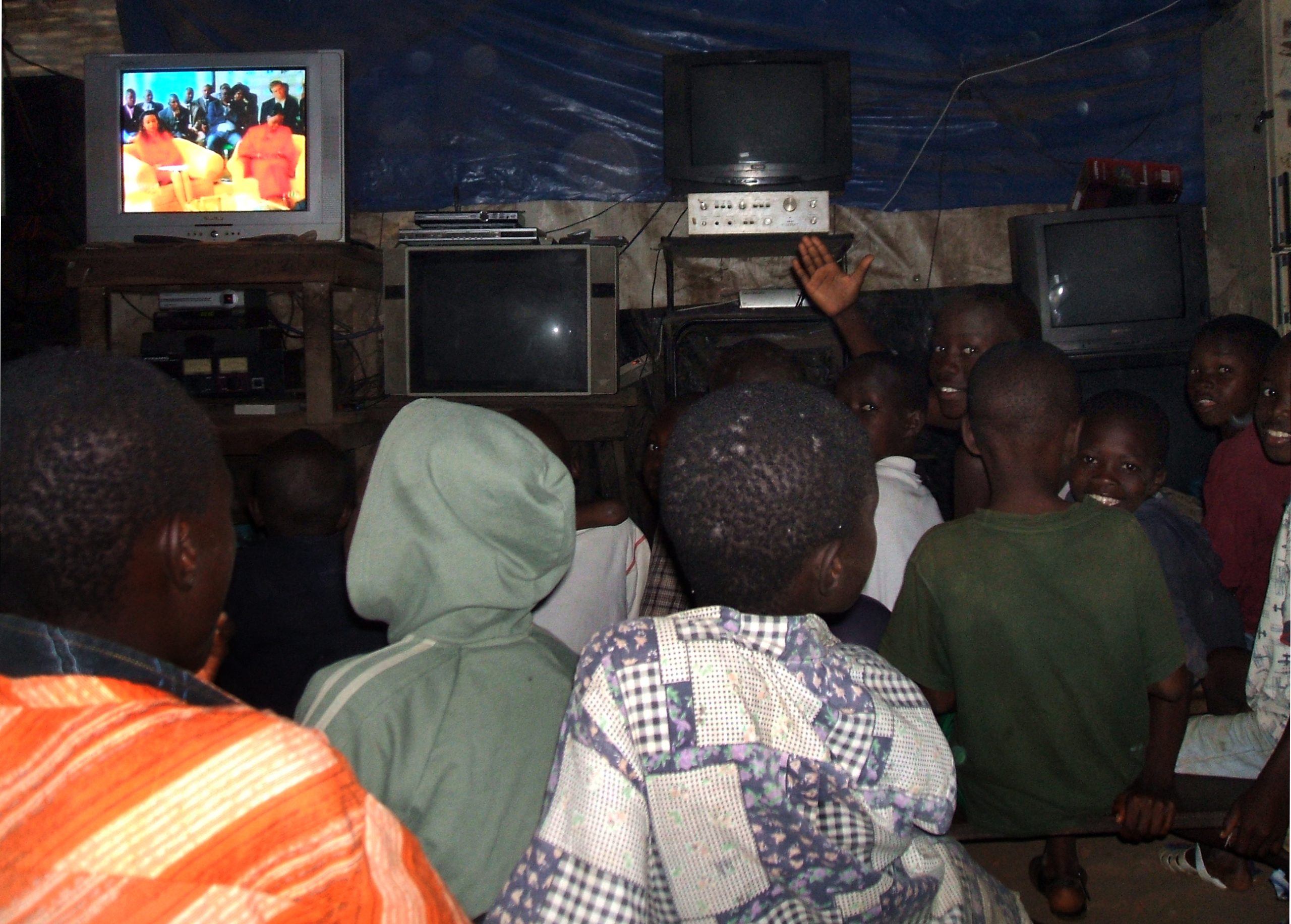 Funcionários da Televisão da Guiné-Bissau entregam abaixo-assinado contra censura