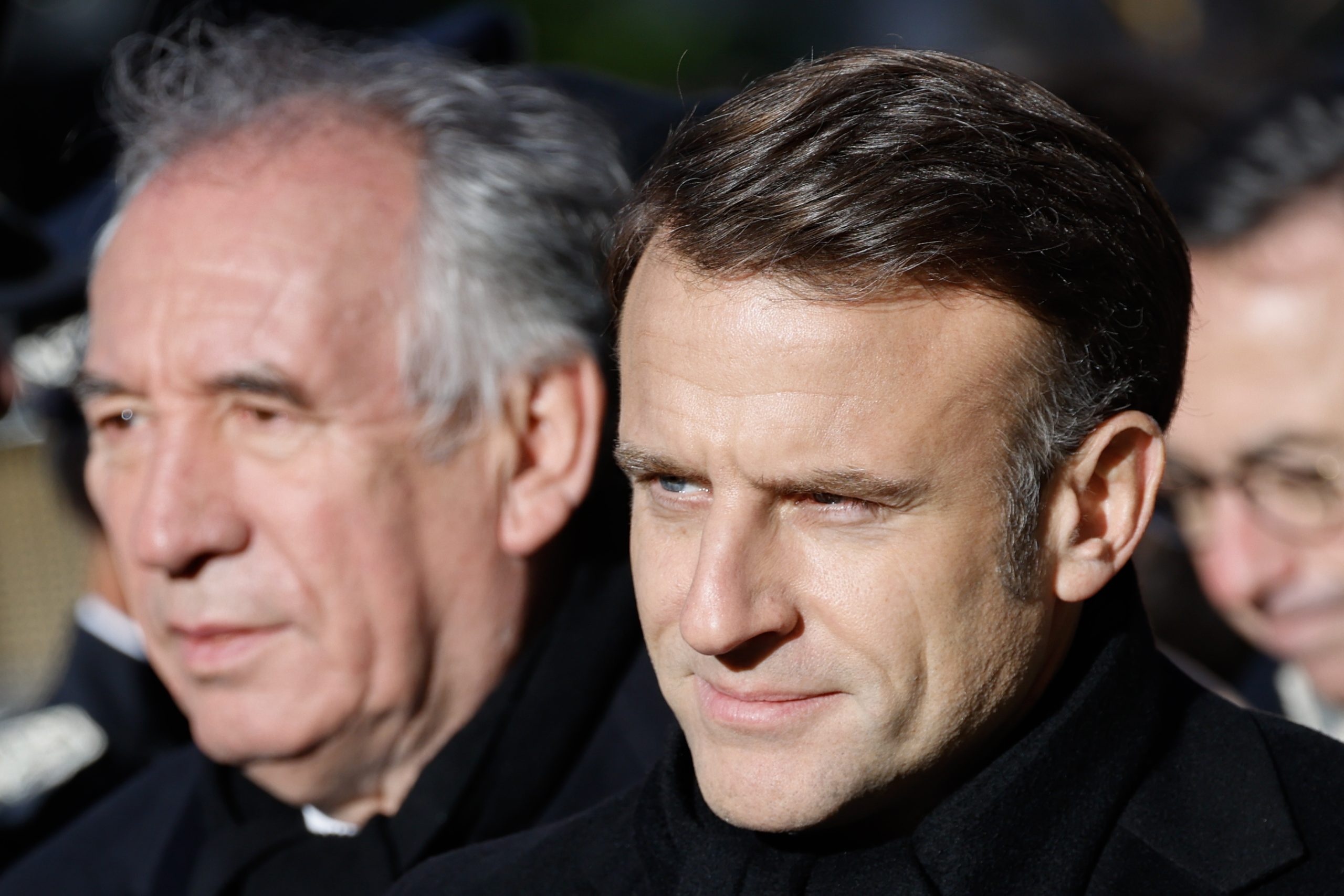 “Tem toda a minha confiança”: Macron defende Bayrou contra acusações de silenciar um escândalo de abuso sexual