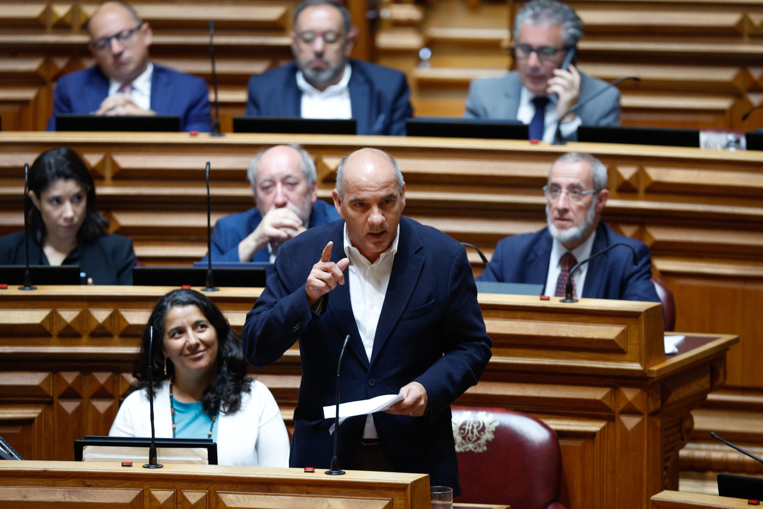 Paulo Raimundo substituído no parlamento para gozar licença de paternidade