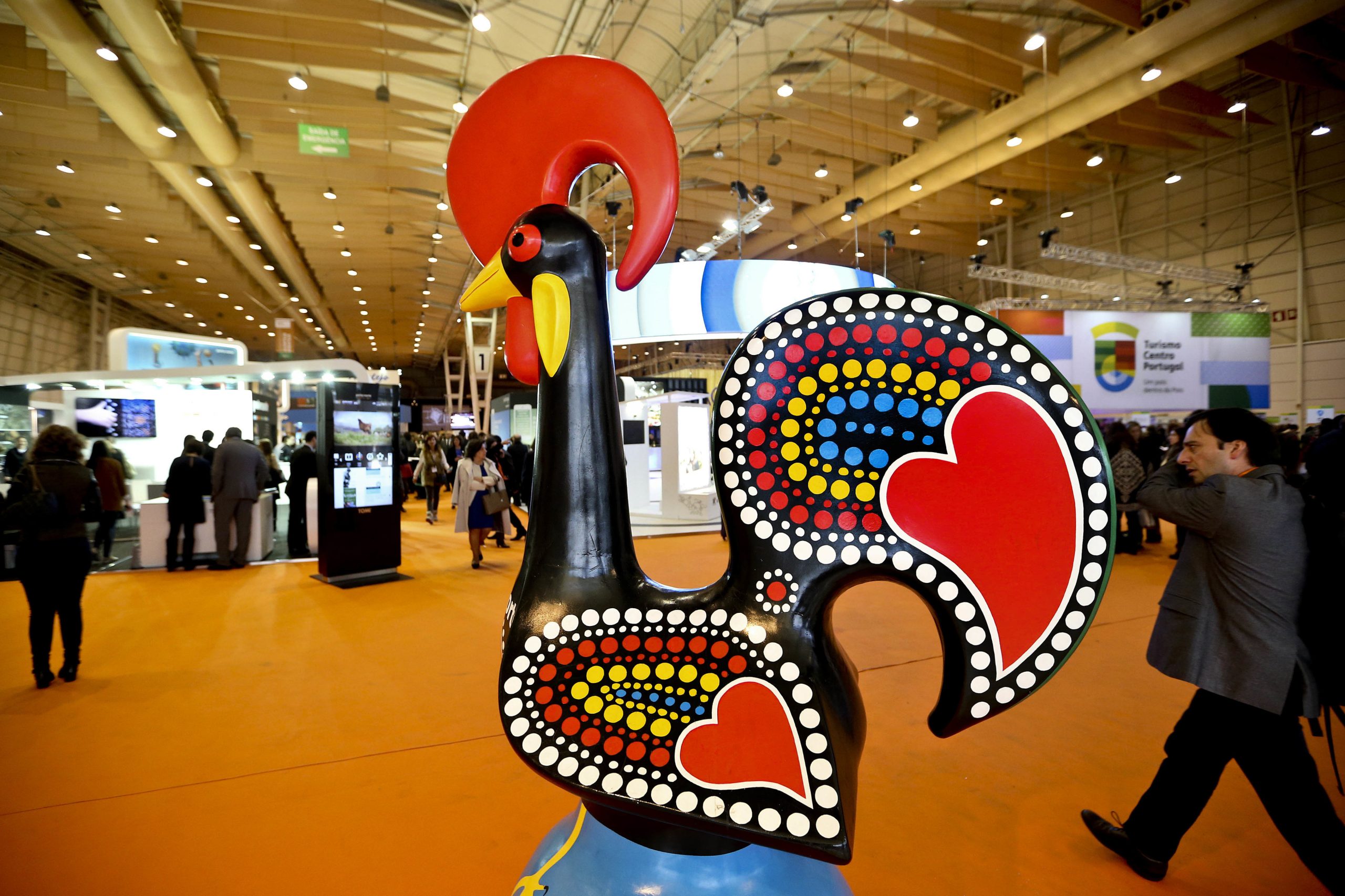 Galo de Barcelos gigante divulga Portugal em Toronto