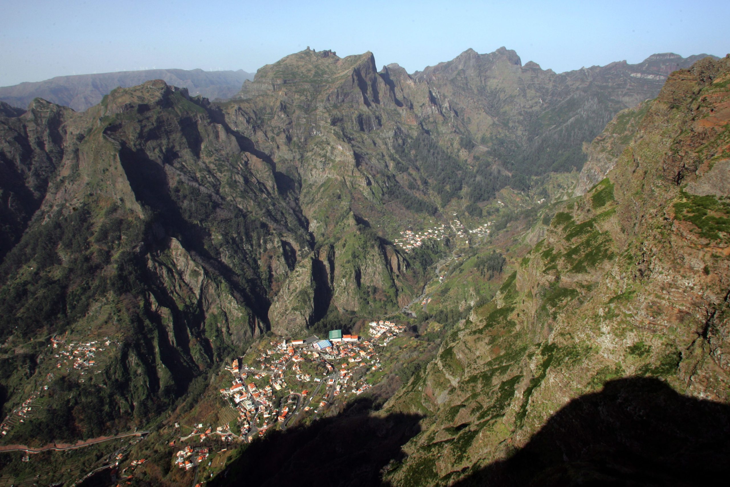 Drone faz colheita de plantas raras em ravinas na Madeira
