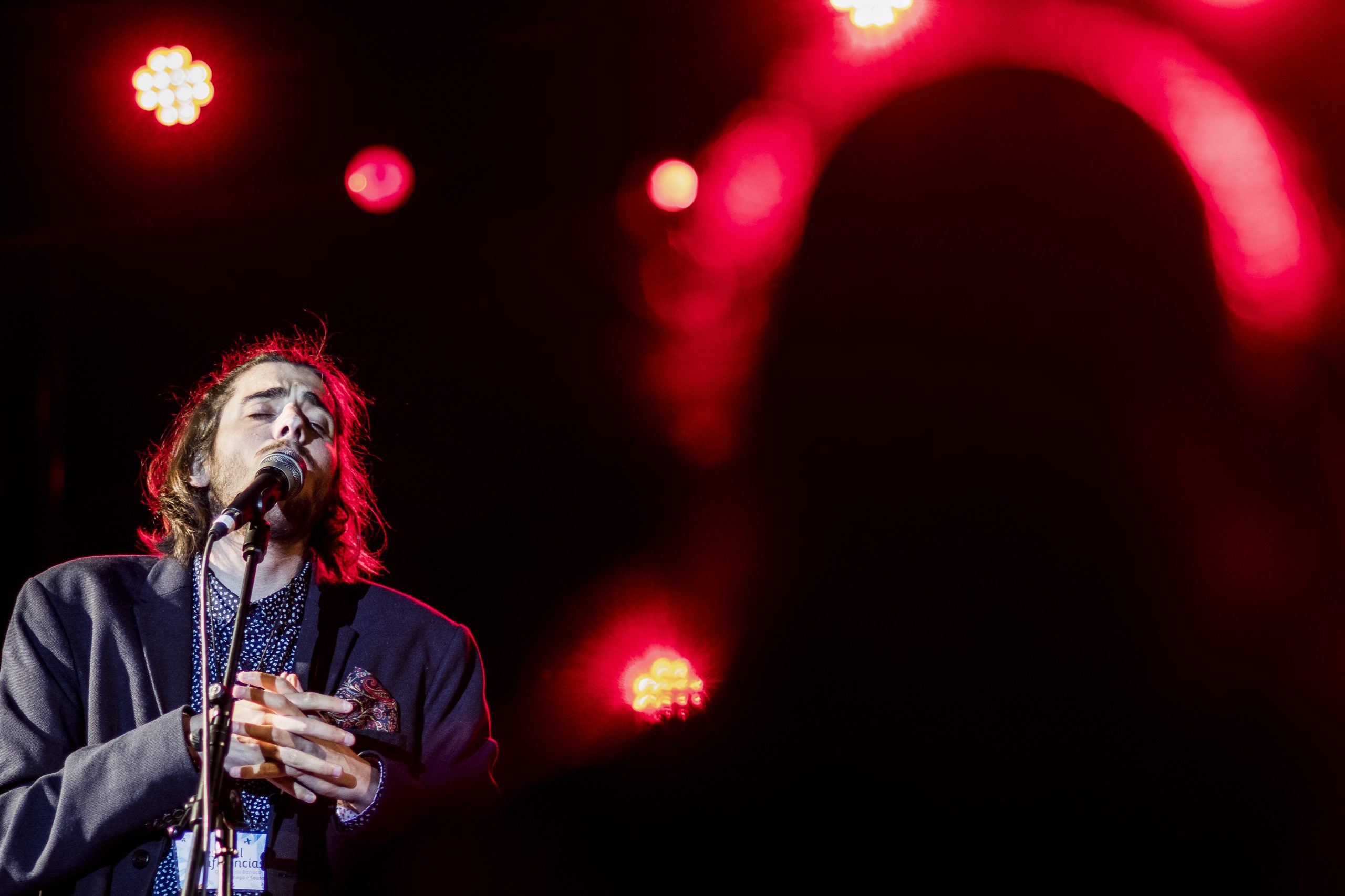 Salvador Sobral cancela dois concertos por motivos de saúde