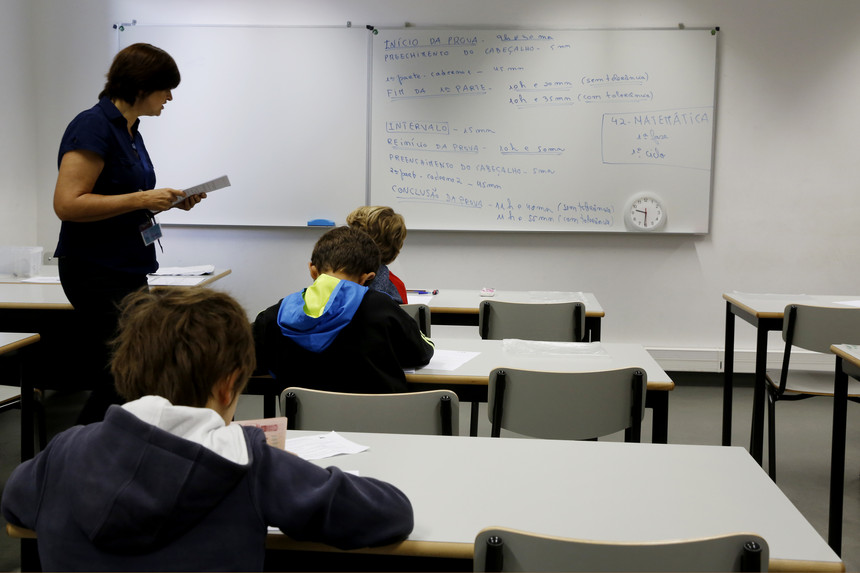 Pena suspensa para professora de Vila Real por maus tratos a filhas adotivas