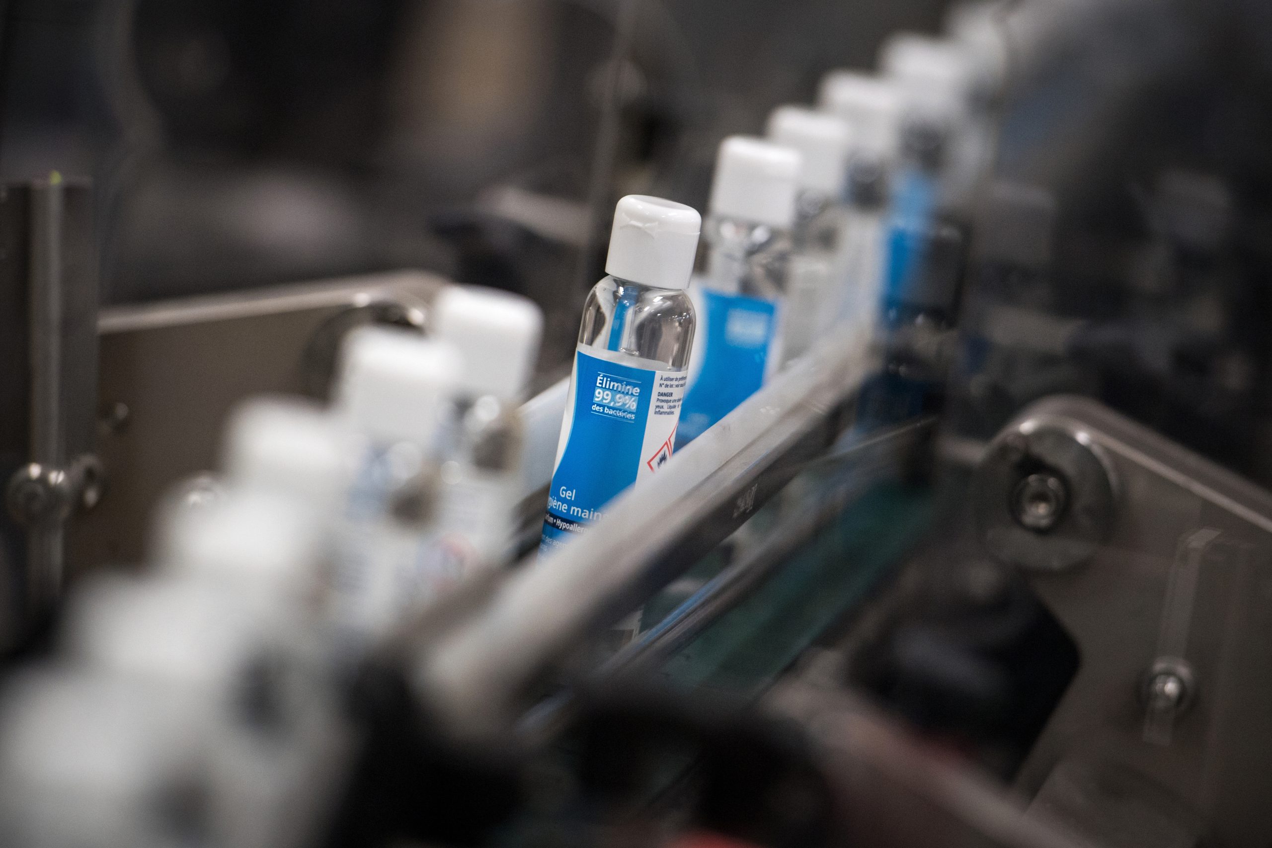 Covid-19: Laboratório Militar está a produzir 2.000 litros de gel desinfetante por dia
