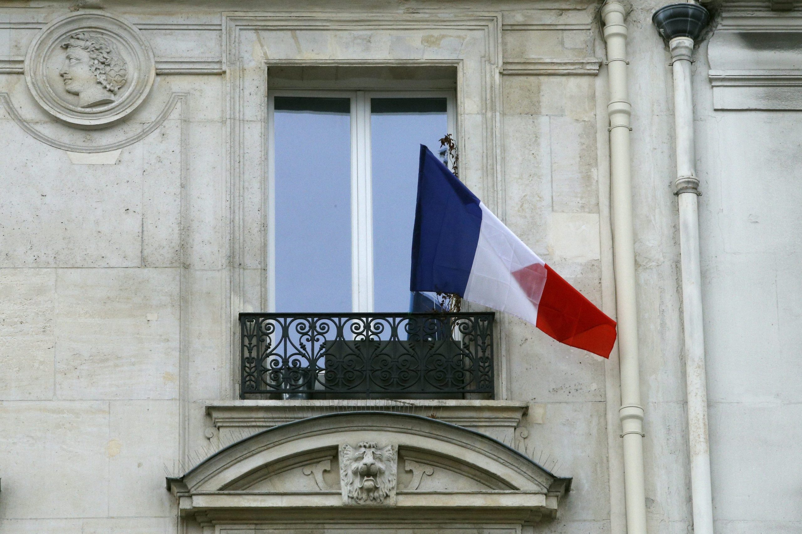 Ativista Kanak em França denuncia atraso deliberado na emissão de passaporte