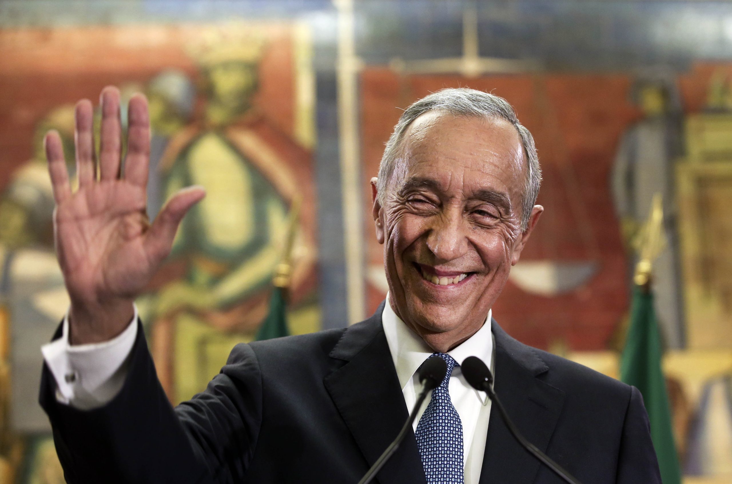 Marcelo ‘pisca o olho’ ao OE2017 e pede mais investimento