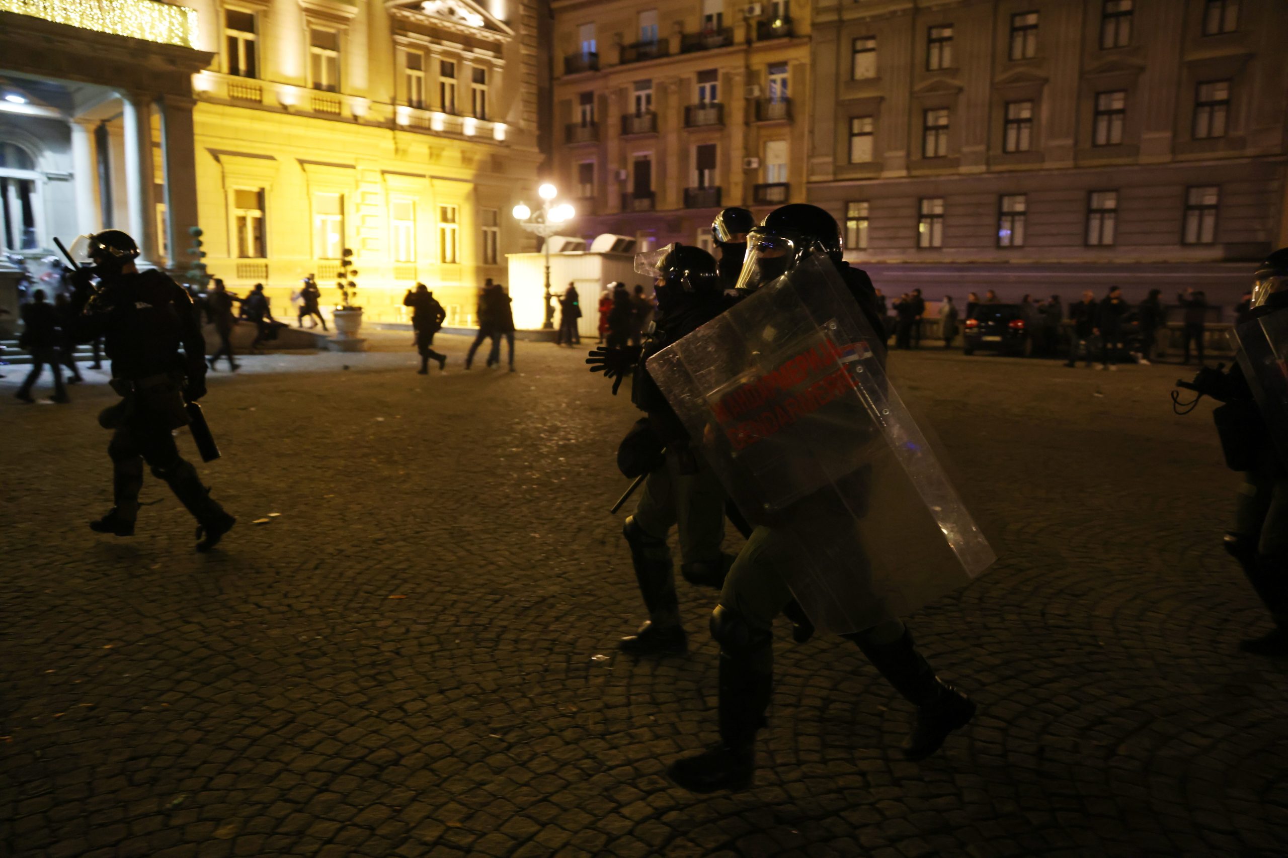 Rússia acusa Ocidente de querer desestabilizar a situação na Sérvia