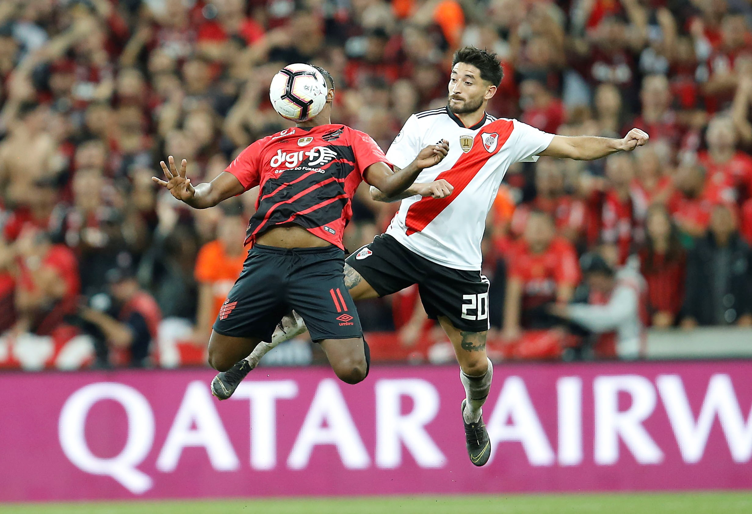 Paranaense vence River Plate e fica em vantagem na Supertaça sul-americana