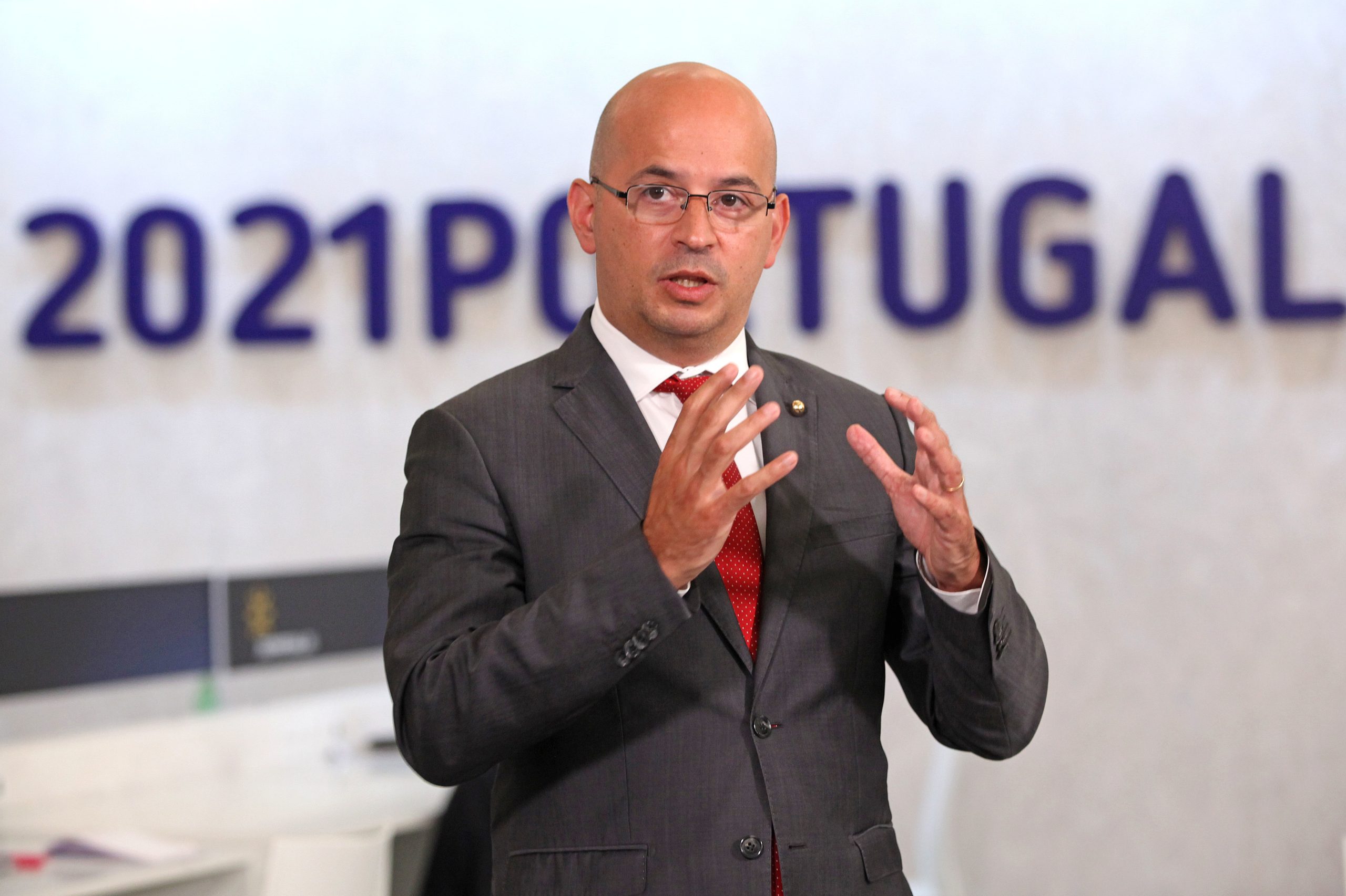 Taxa de 15% às multinacionais sugerida pelos EUA é “primeiro passo”, diz João Leão