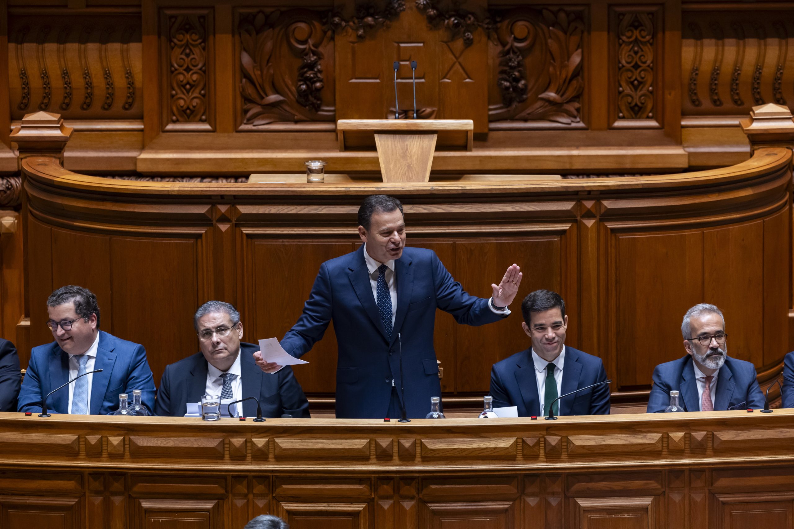 Montenegro acusa Ventura de ter “um travo comunista” durante debate no Parlamento